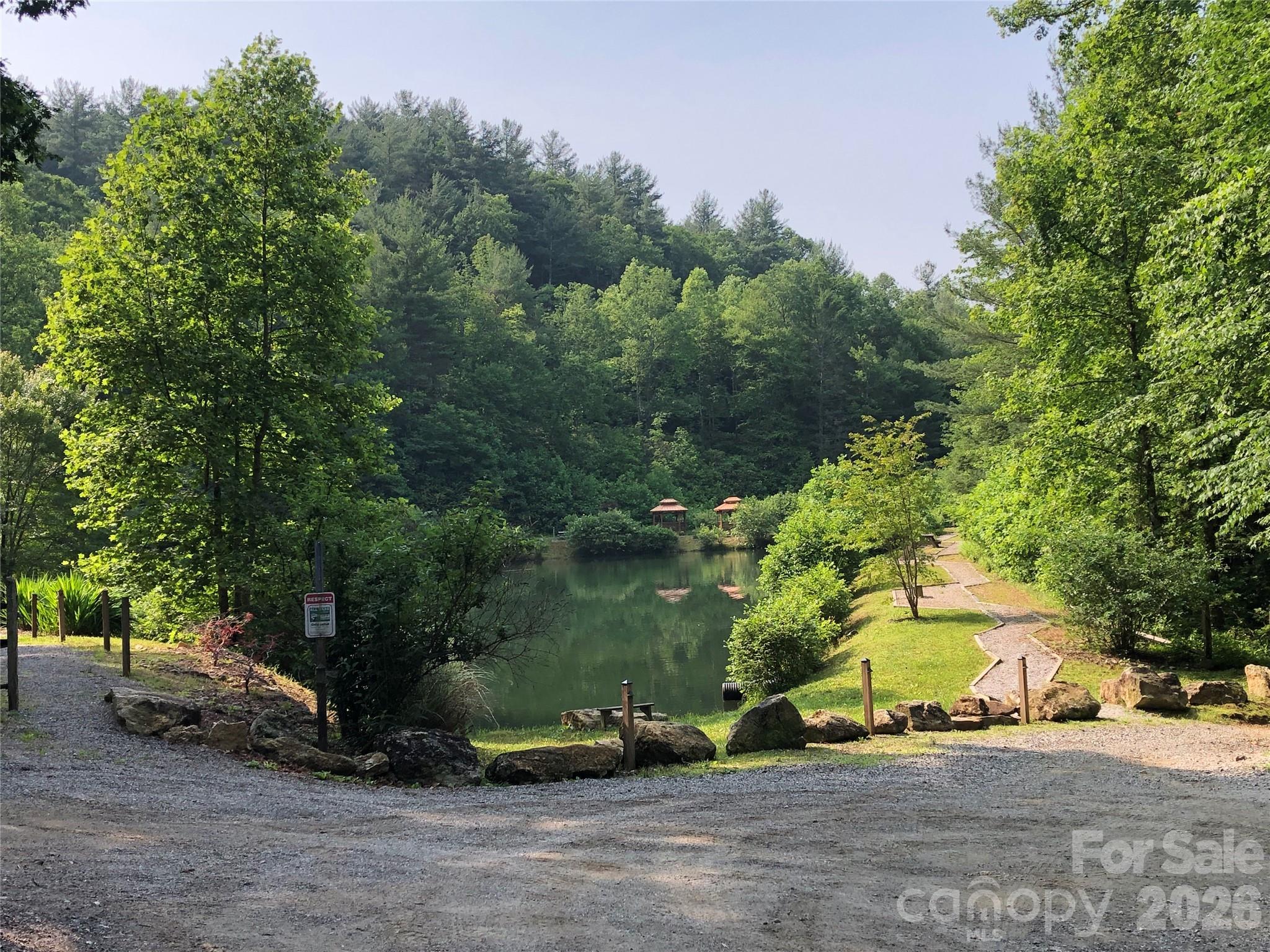 114 Woodpecker Road — Purlear