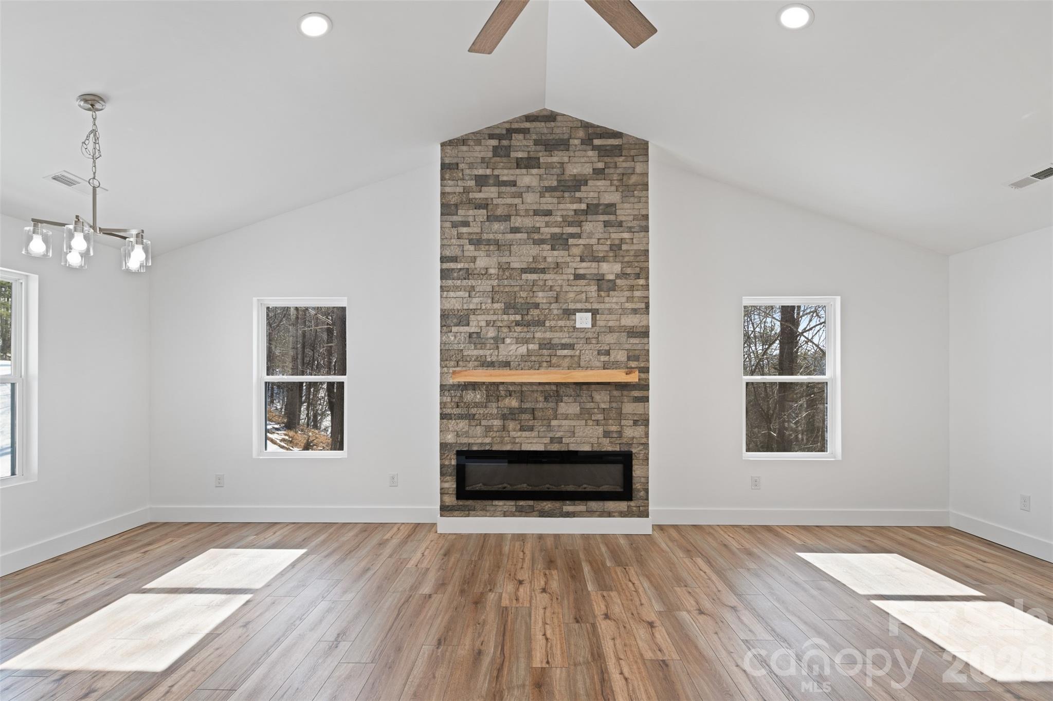 114 Woodpecker Road — Purlear