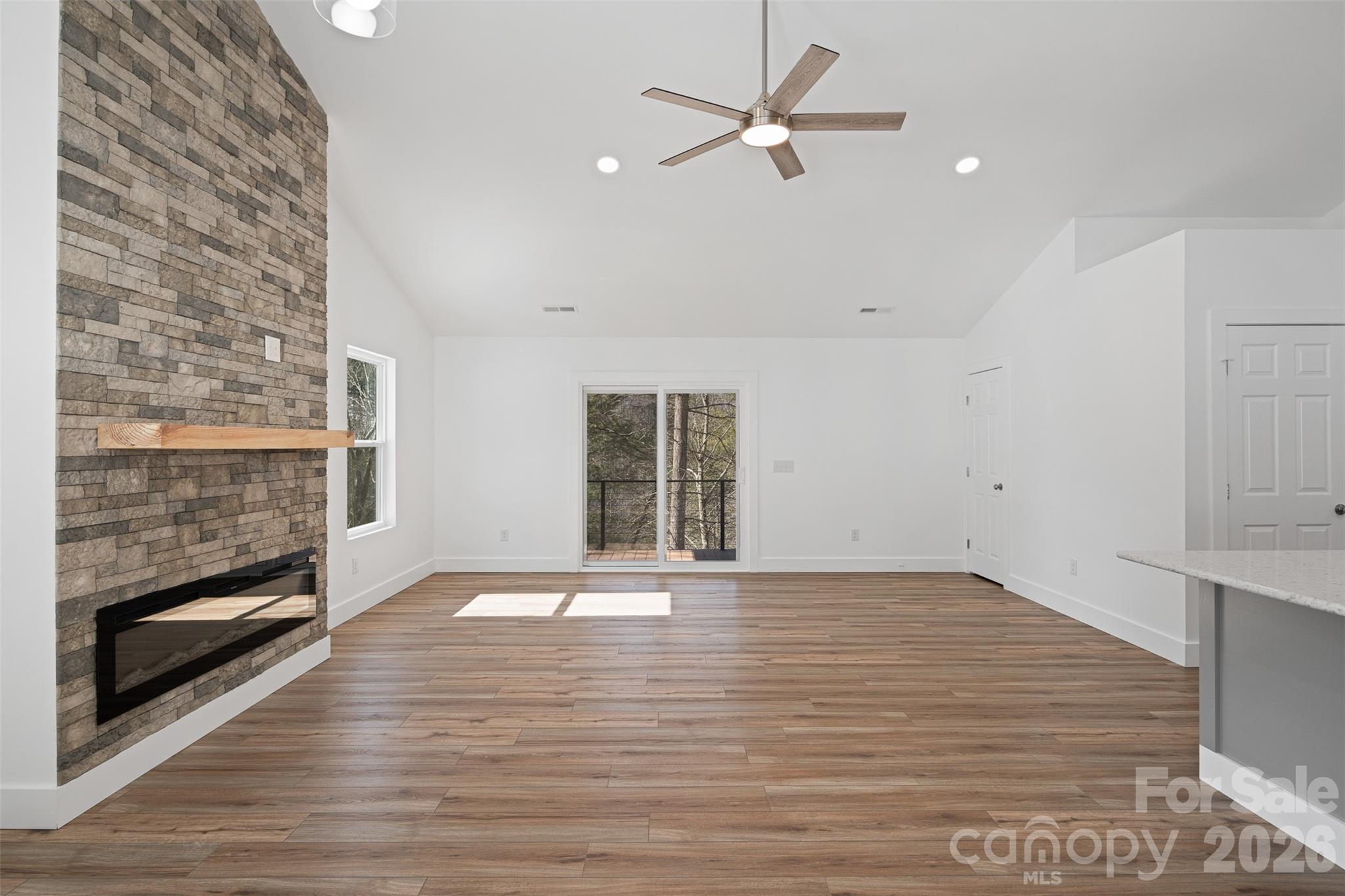 114 Woodpecker Road — Purlear