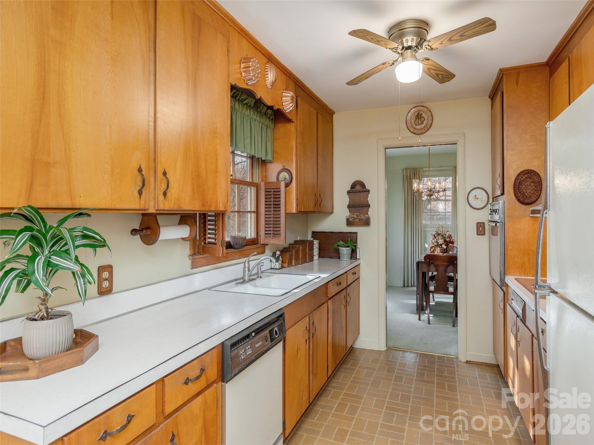 28 Westridge Drive — Asheville