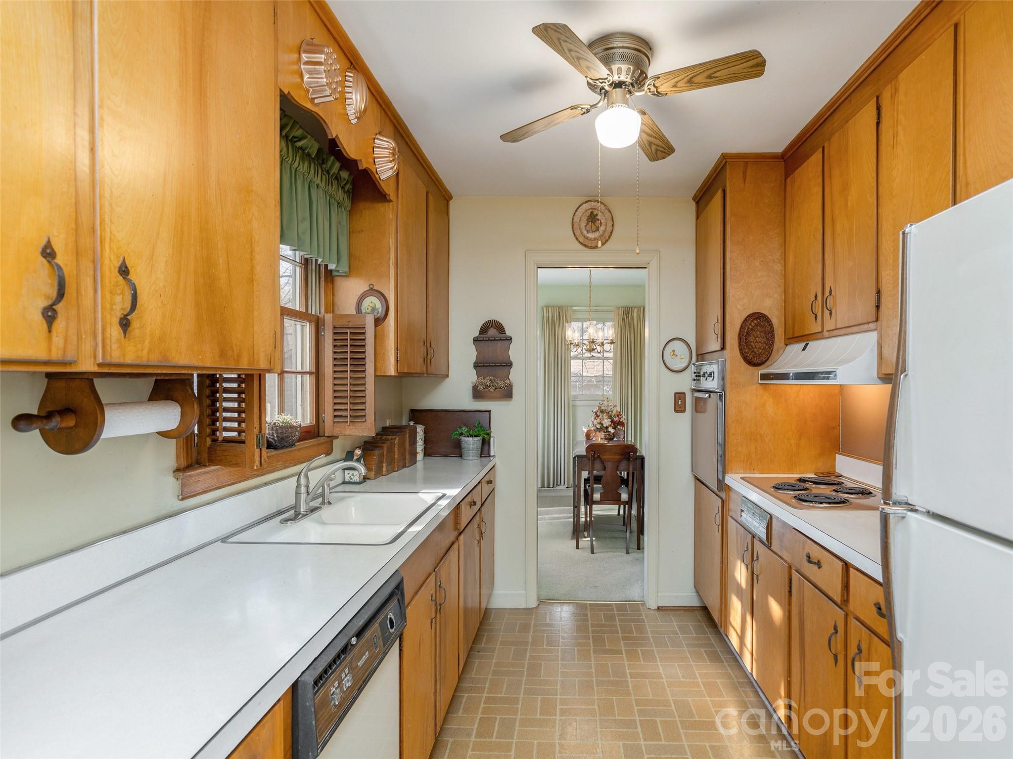 28 Westridge Drive — Asheville