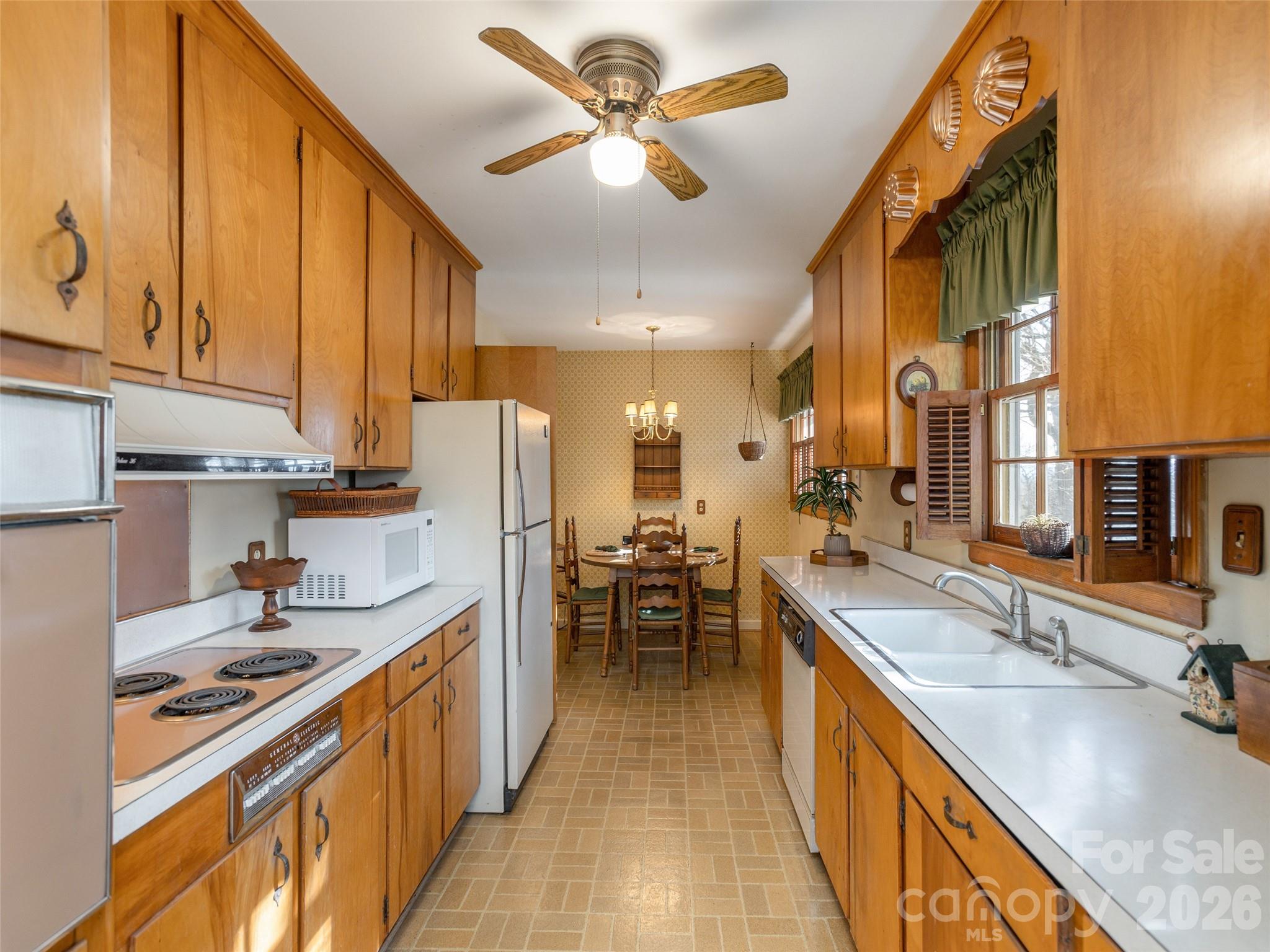 28 Westridge Drive — Asheville
