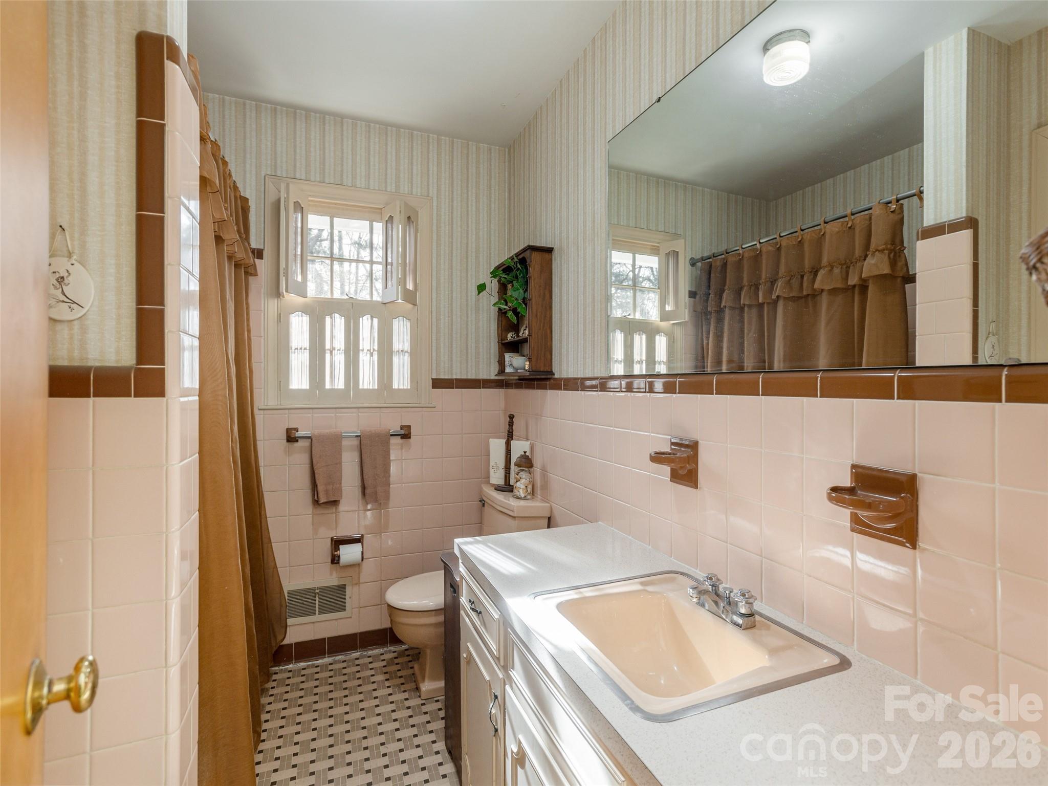 28 Westridge Drive — Asheville