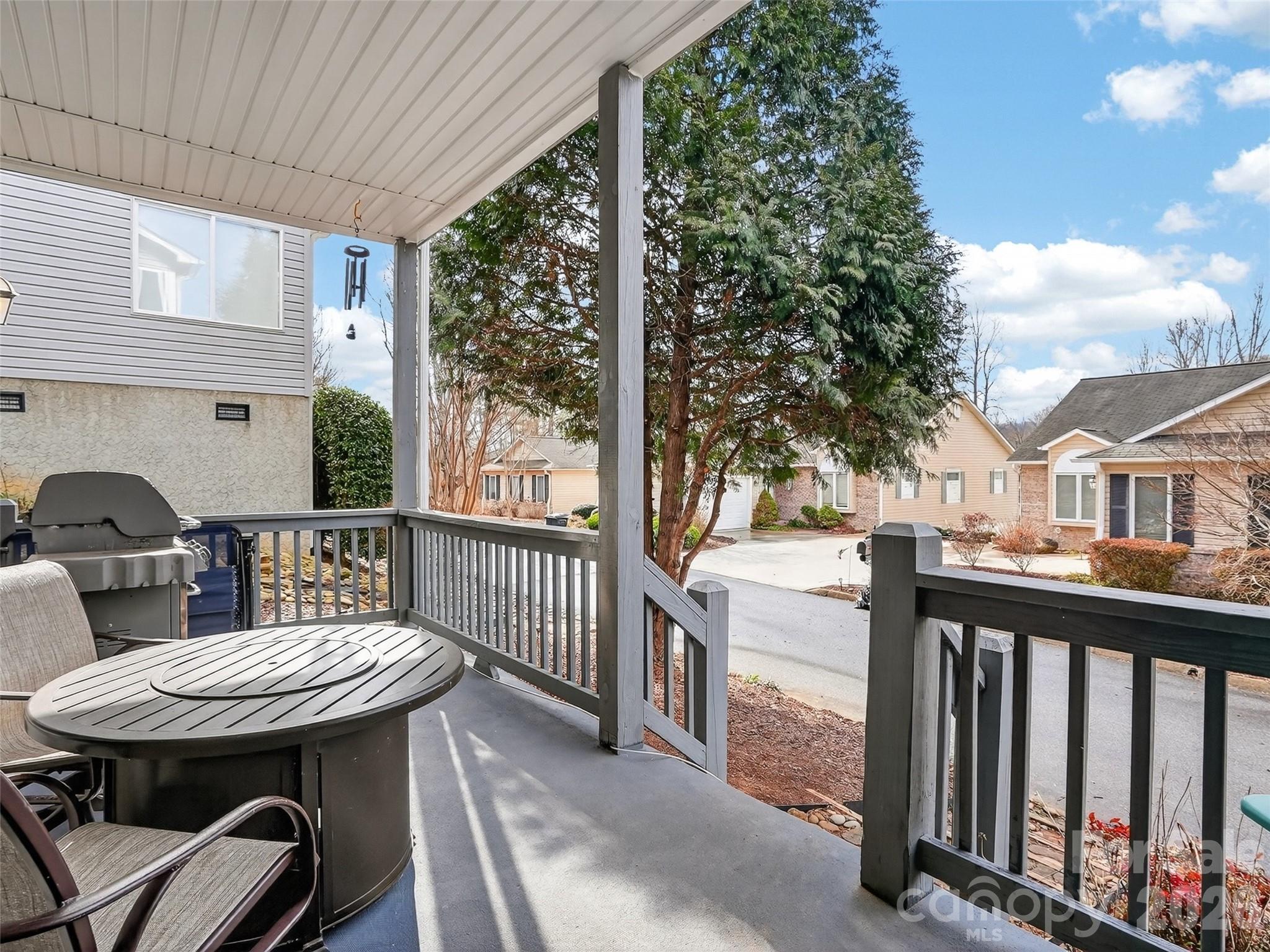 17 Driver Court — Hendersonville