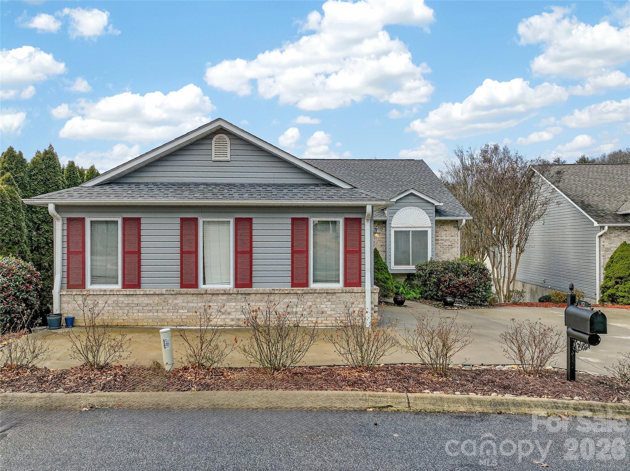 17 Driver Court — Hendersonville