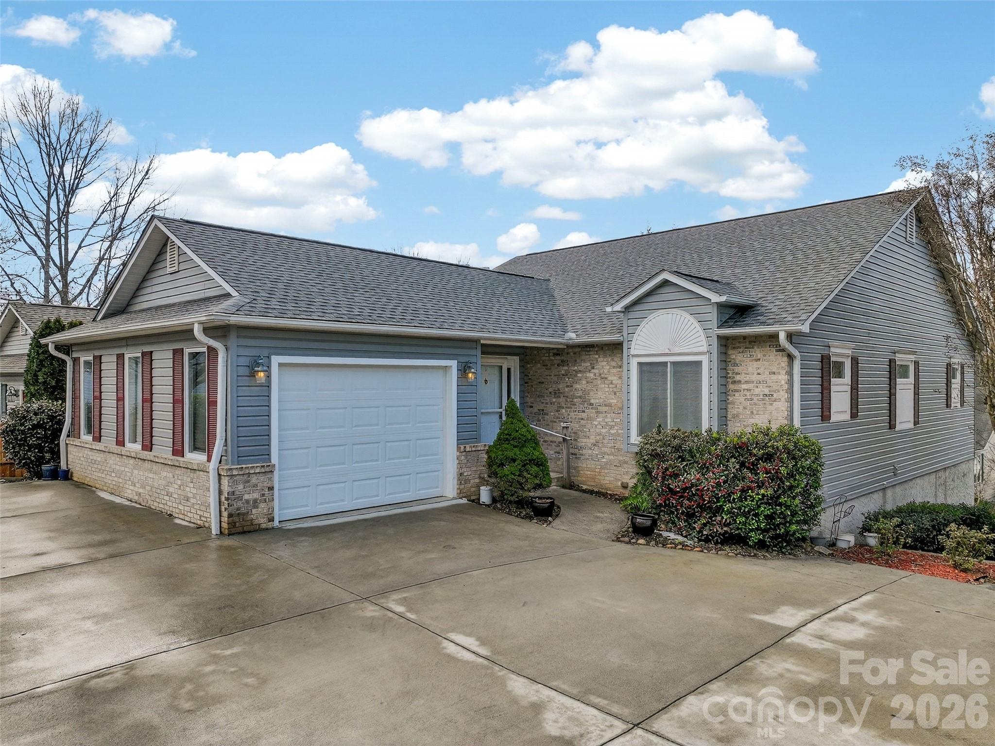 17 Driver Court — Hendersonville