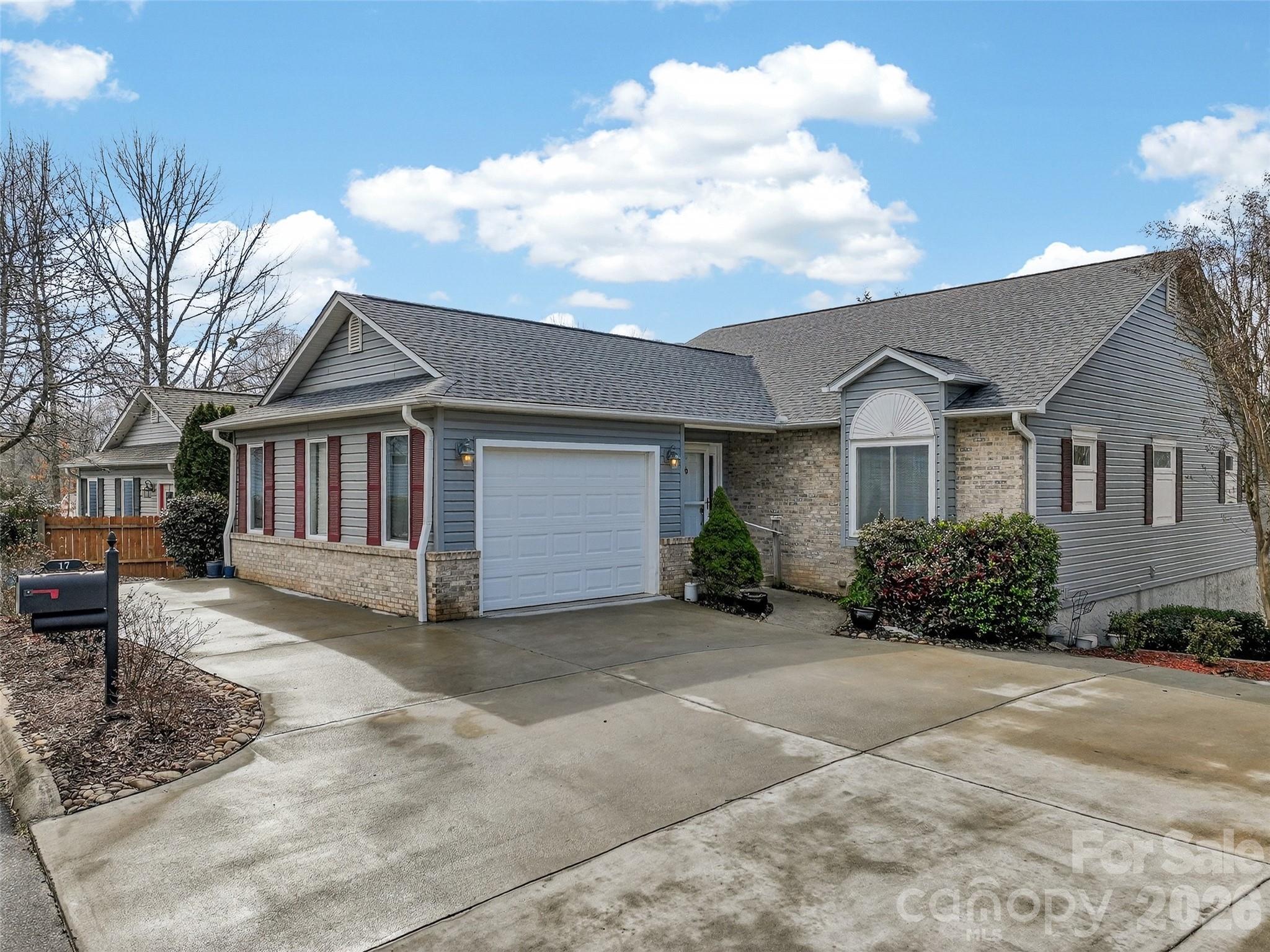 17 Driver Court — Hendersonville