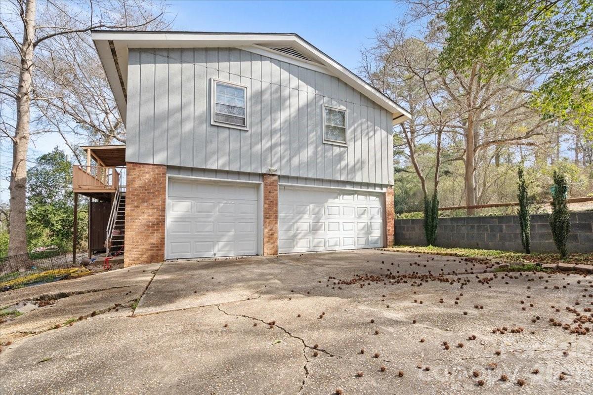 106 Elizabeth Drive — Cheraw