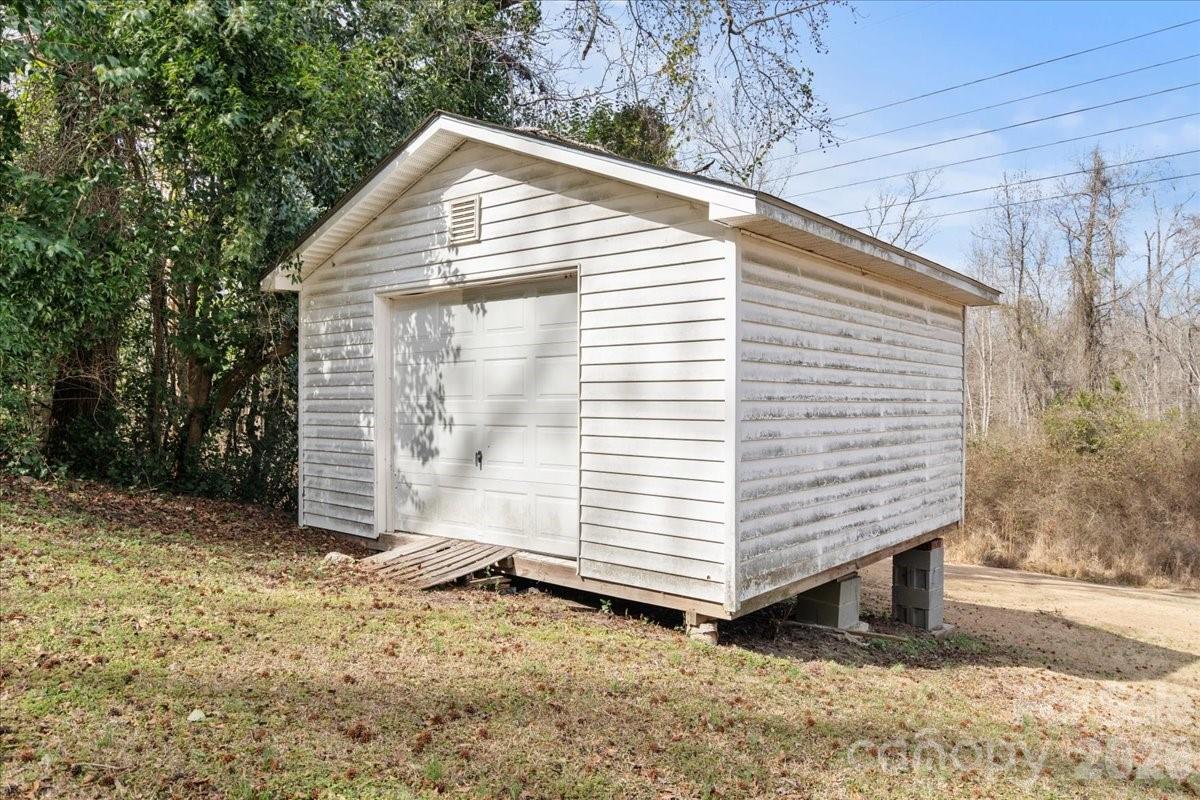 106 Elizabeth Drive — Cheraw