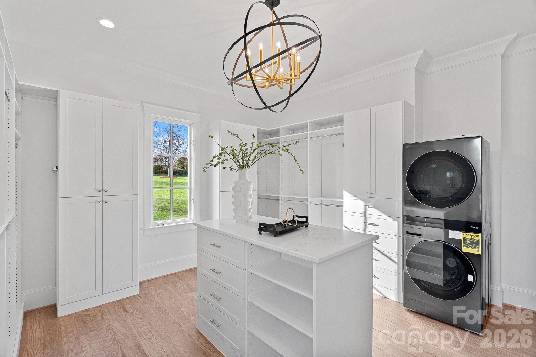 101 S Longfellow Lane — Mooresville