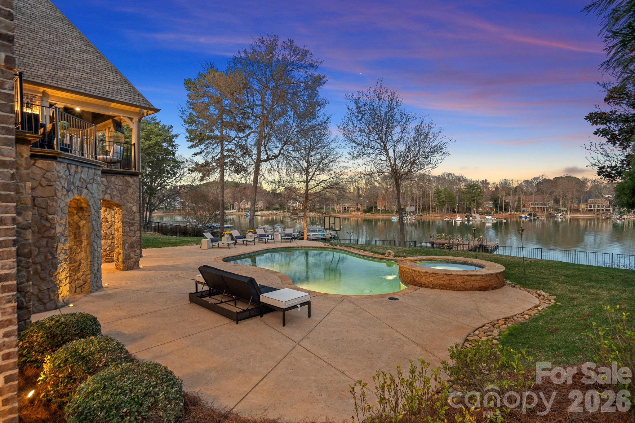 101 S Longfellow Lane — Mooresville
