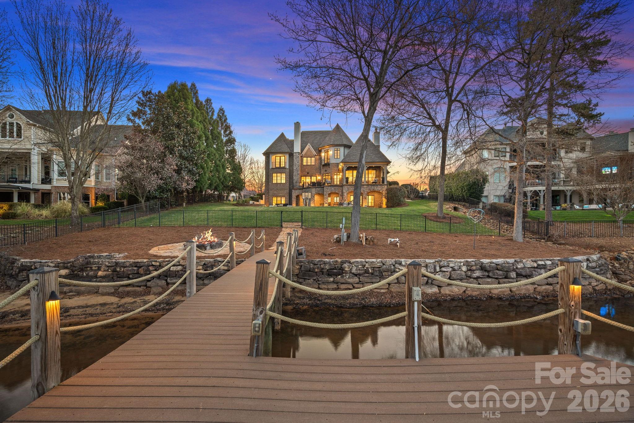 101 S Longfellow Lane — Mooresville