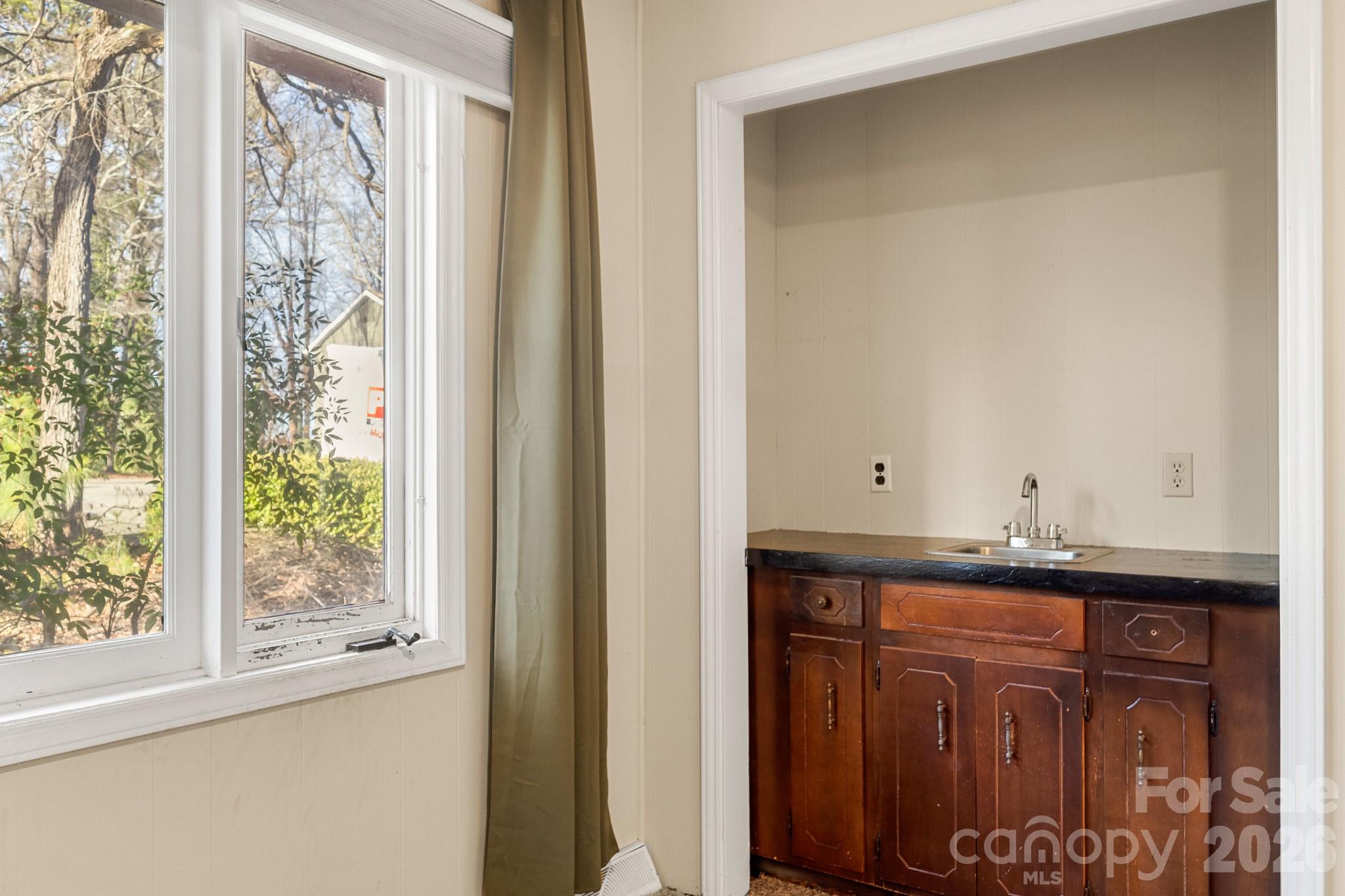 9118 Windjammer Drive — Tega Cay