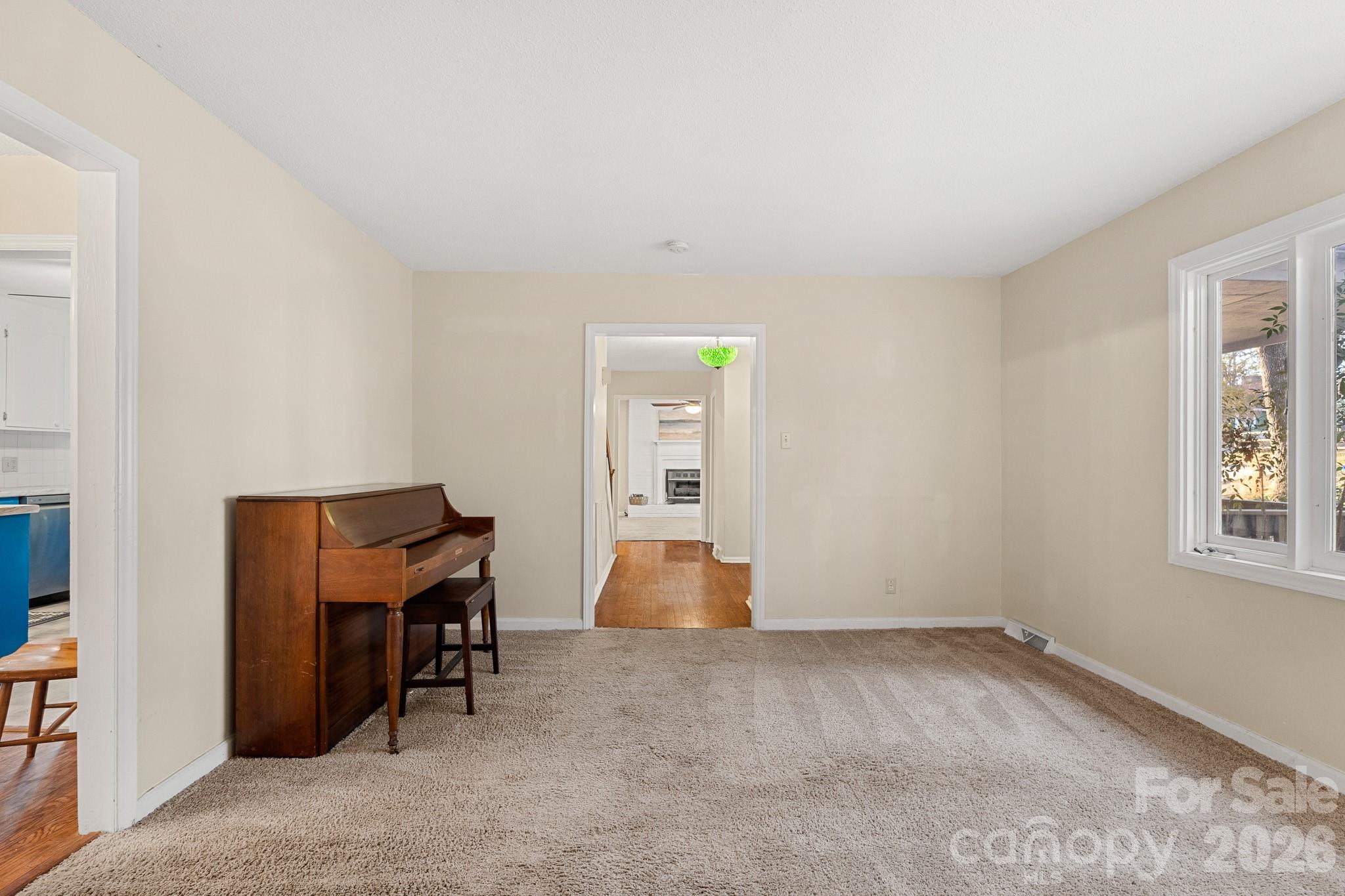 9118 Windjammer Drive — Tega Cay