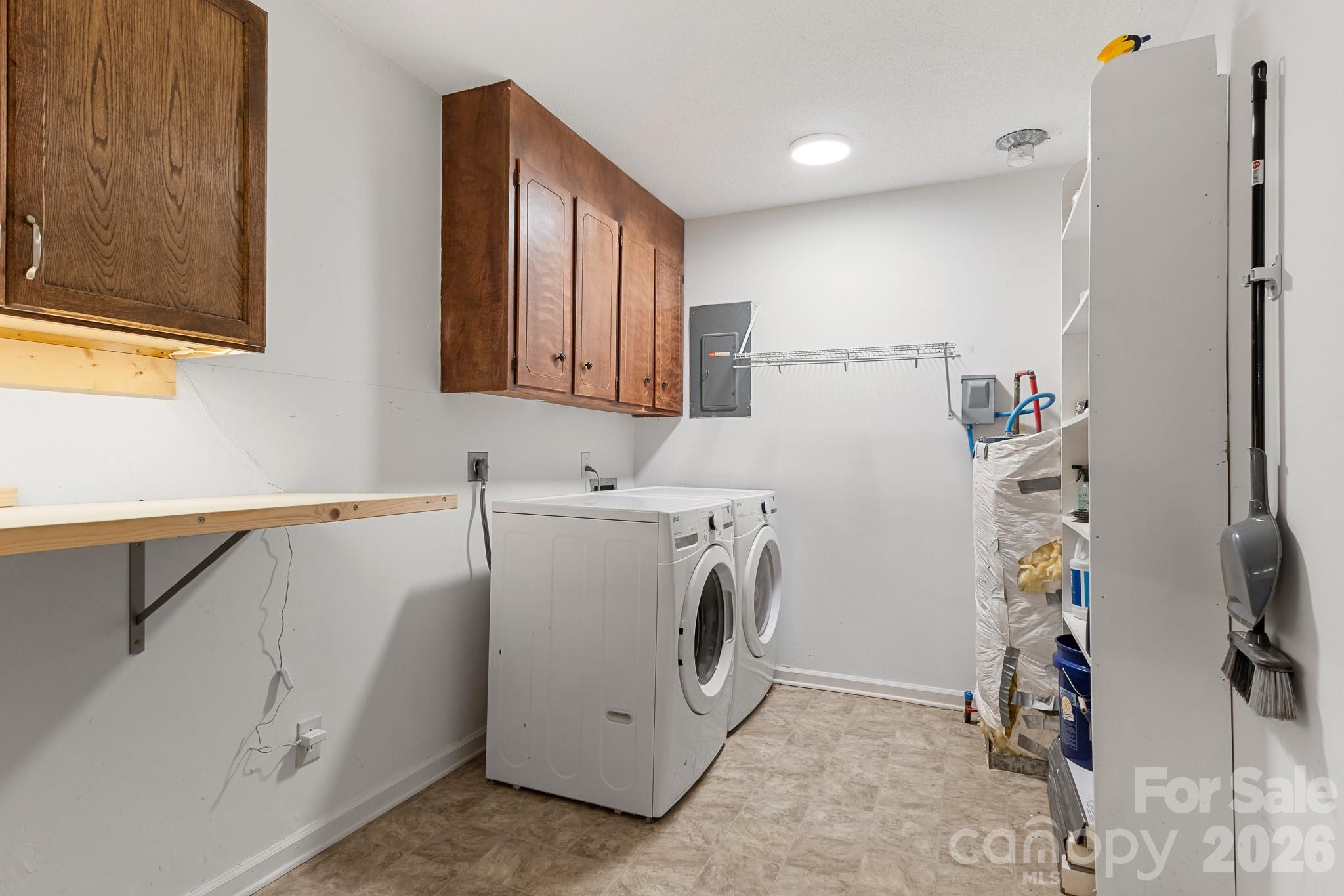 9118 Windjammer Drive — Tega Cay