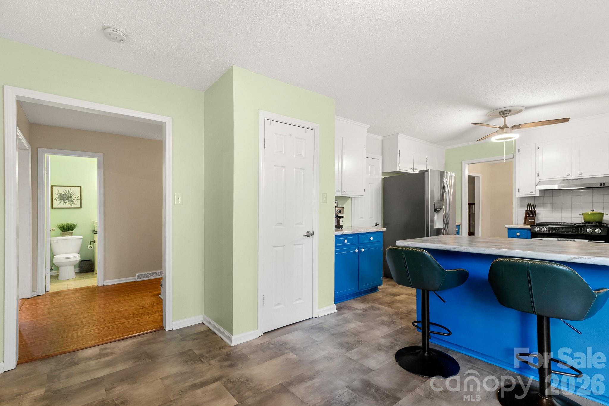 9118 Windjammer Drive — Tega Cay