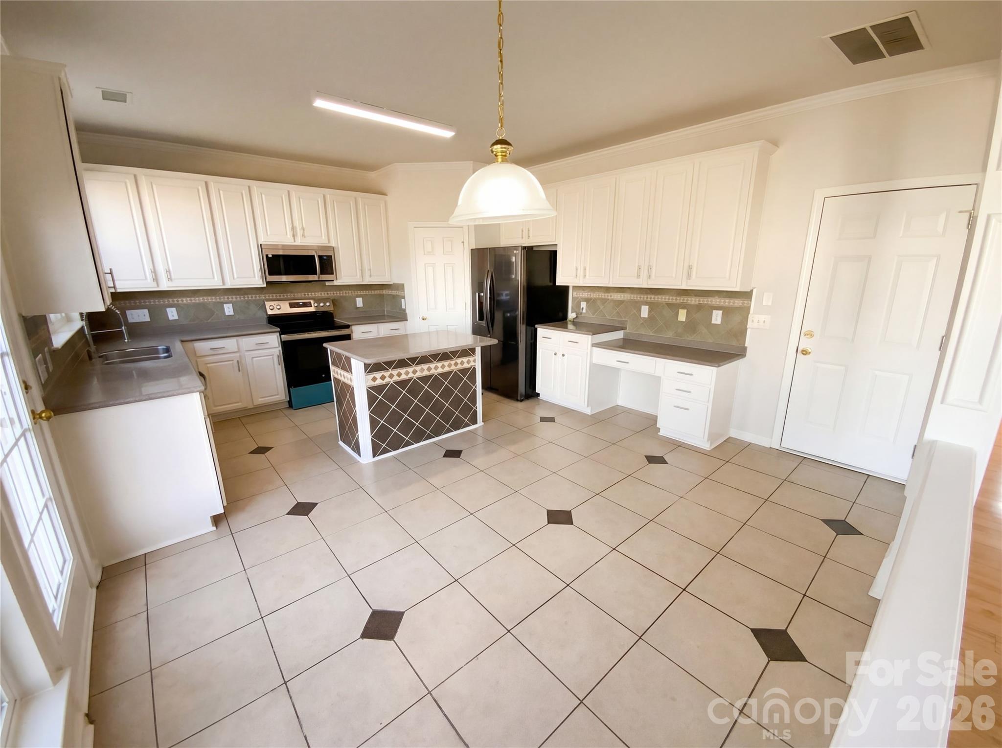 10803 Fountaingrove Drive — Charlotte
