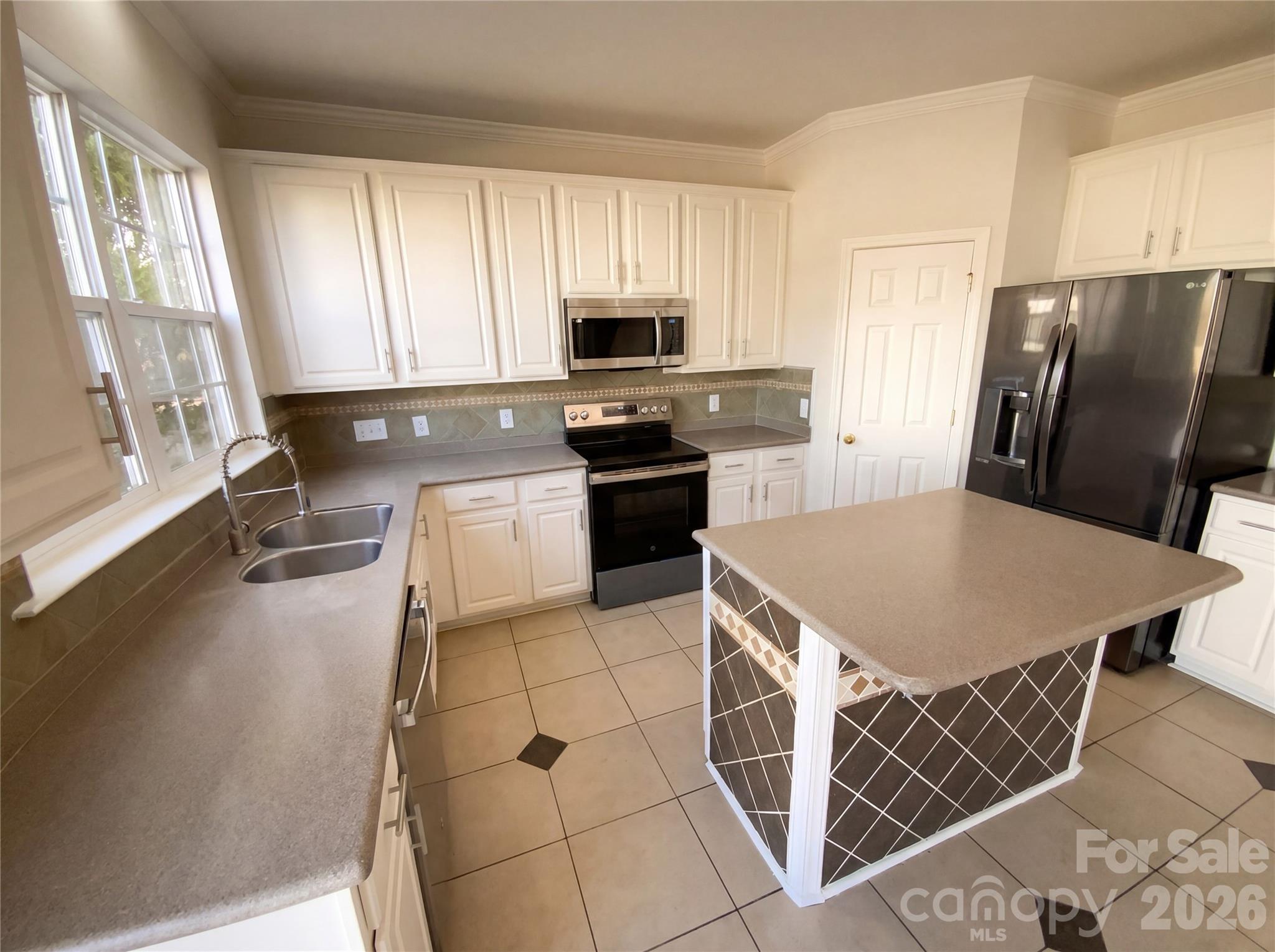 10803 Fountaingrove Drive — Charlotte