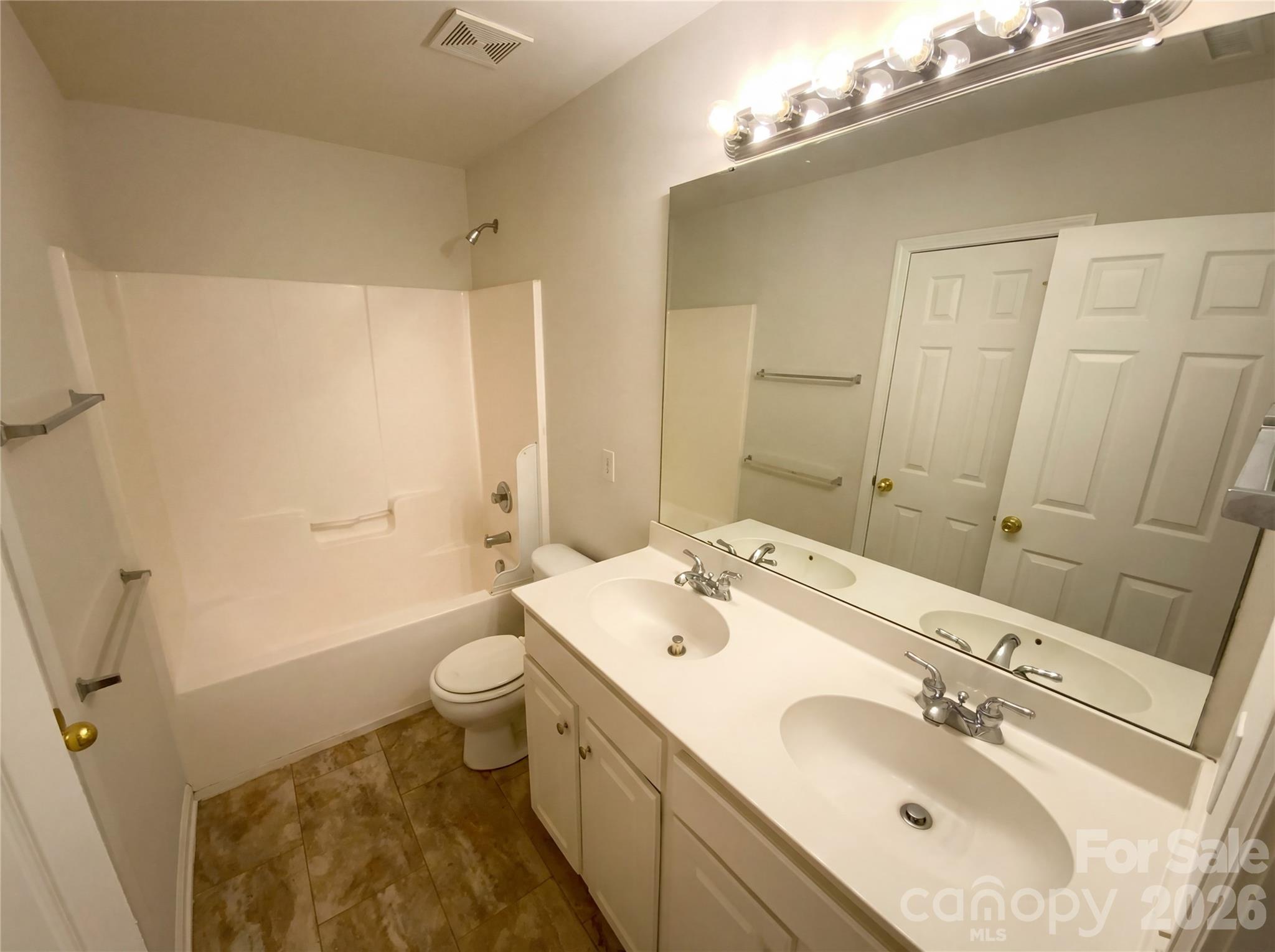 10803 Fountaingrove Drive — Charlotte