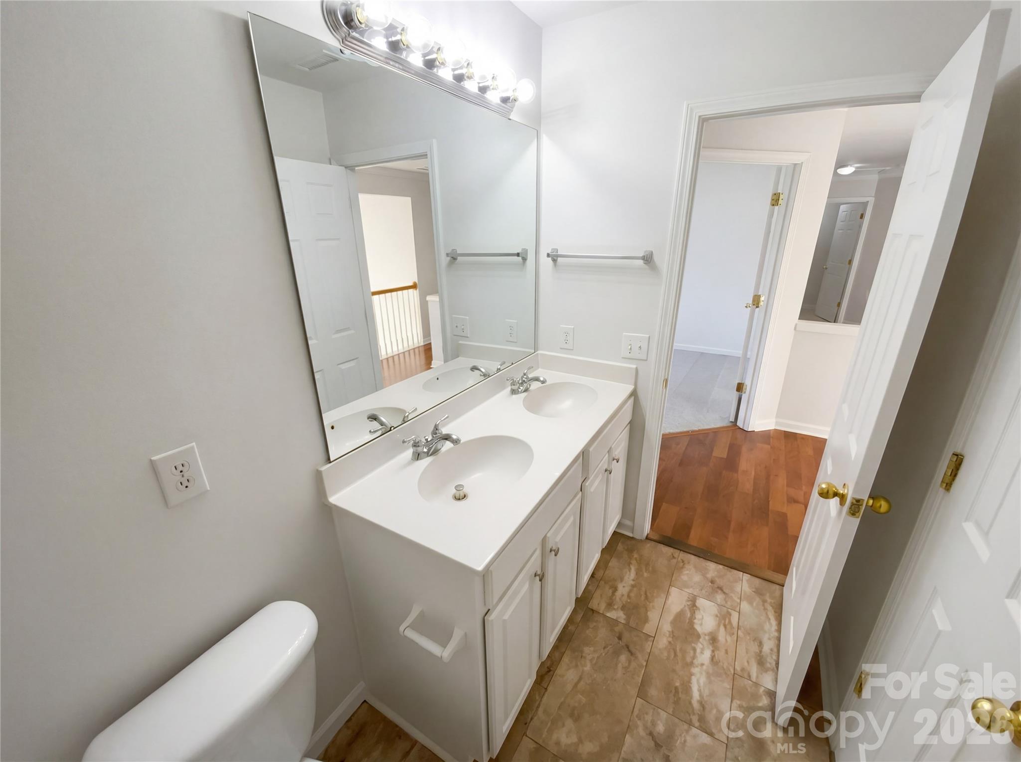 10803 Fountaingrove Drive — Charlotte