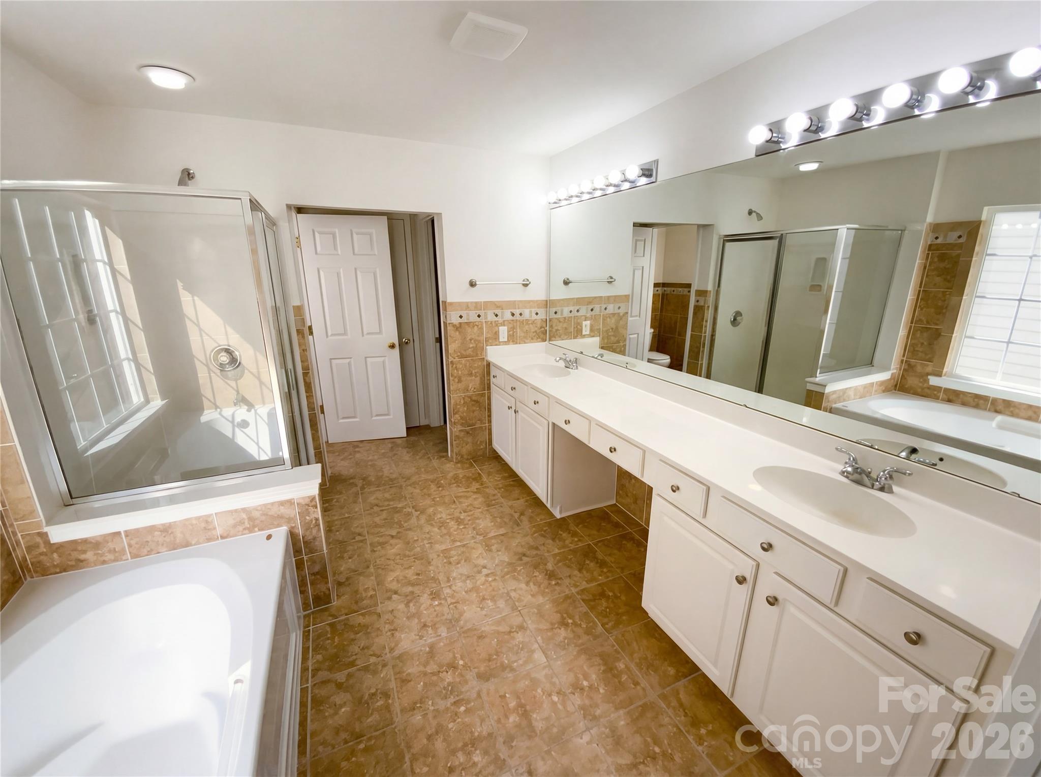 10803 Fountaingrove Drive — Charlotte