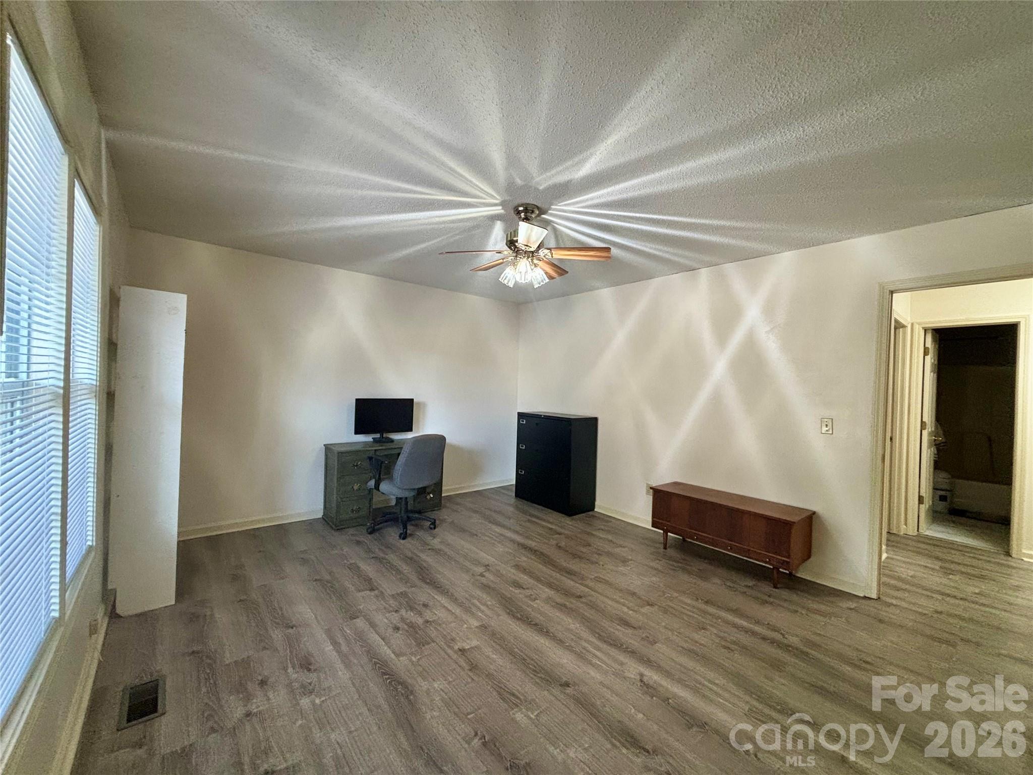 160 Whispering Pines Drive — Marion