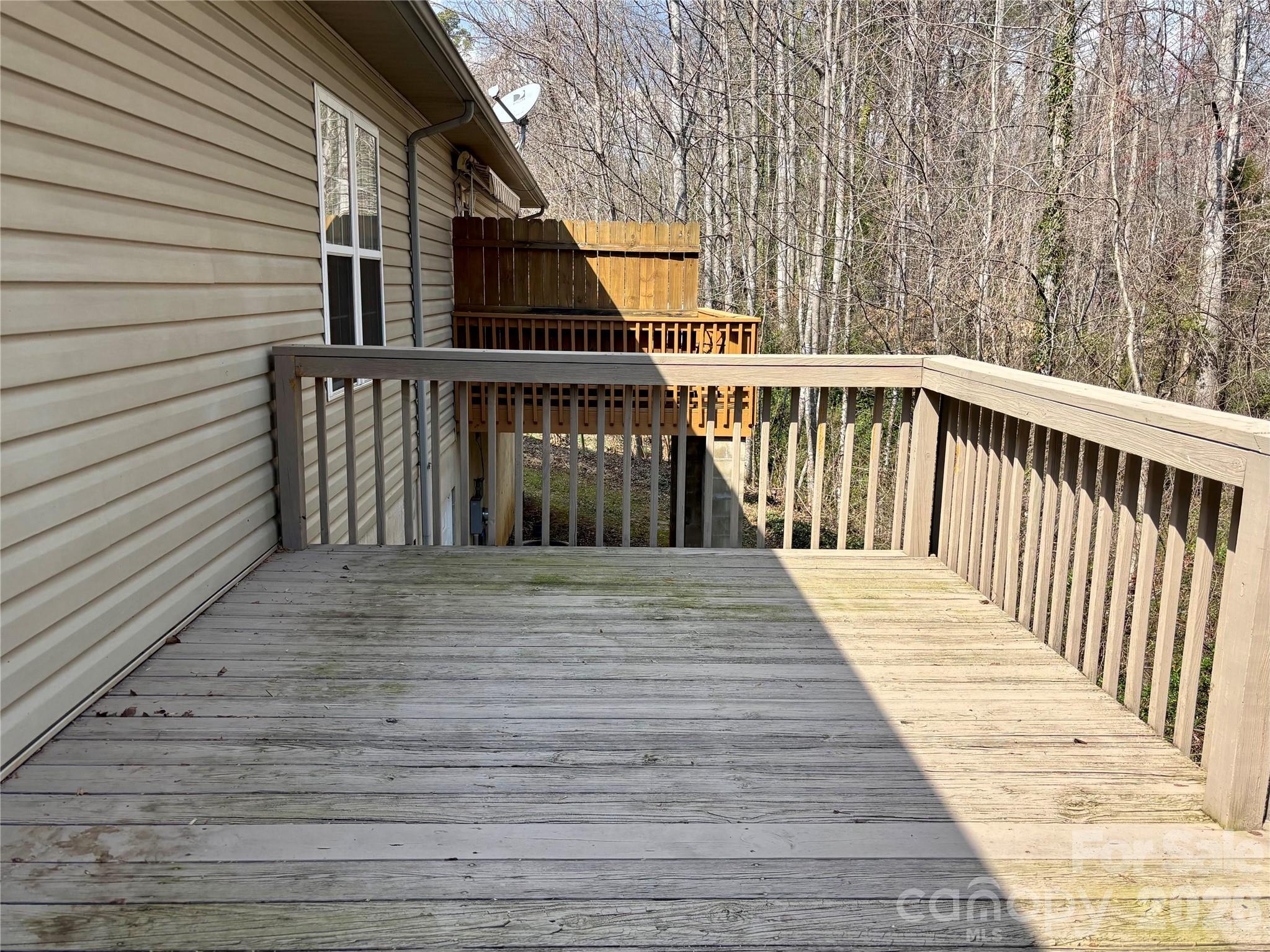 160 Whispering Pines Drive — Marion