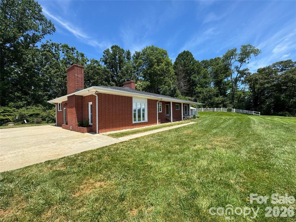 598 Miles View Road — Mills River