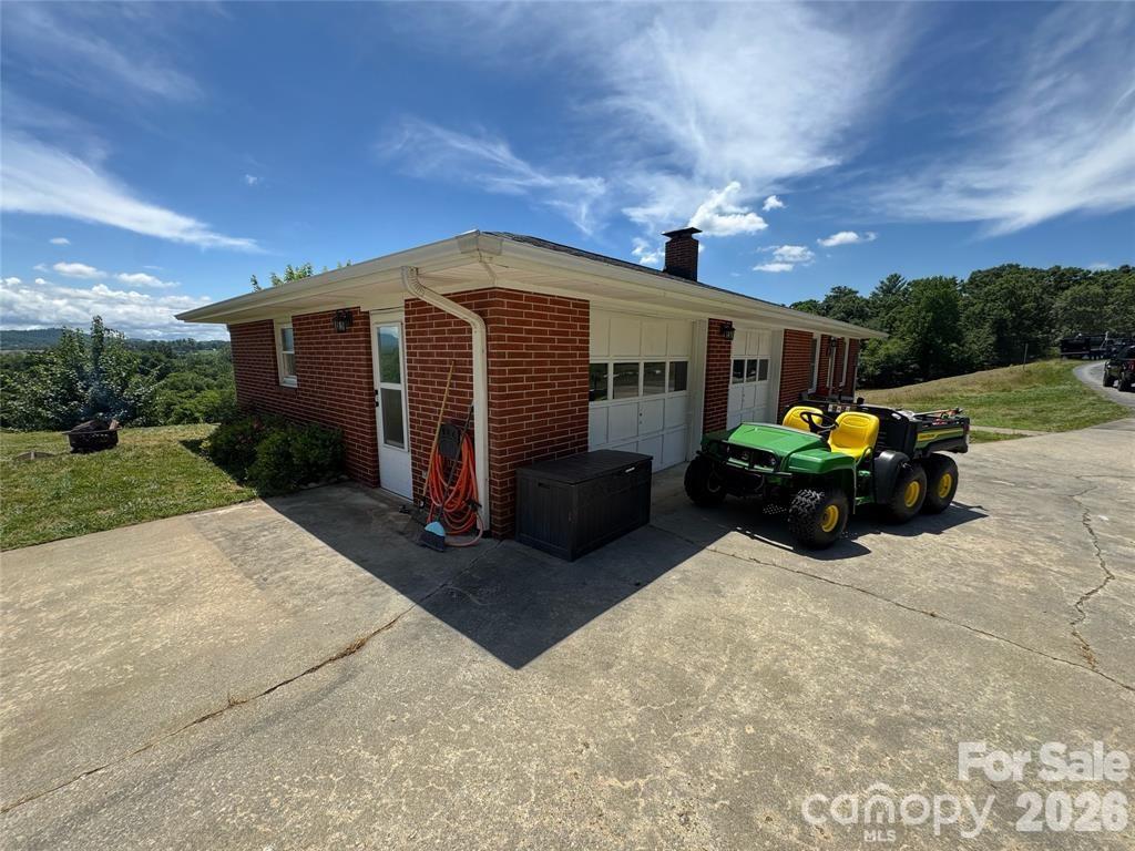 598 Miles View Road — Mills River