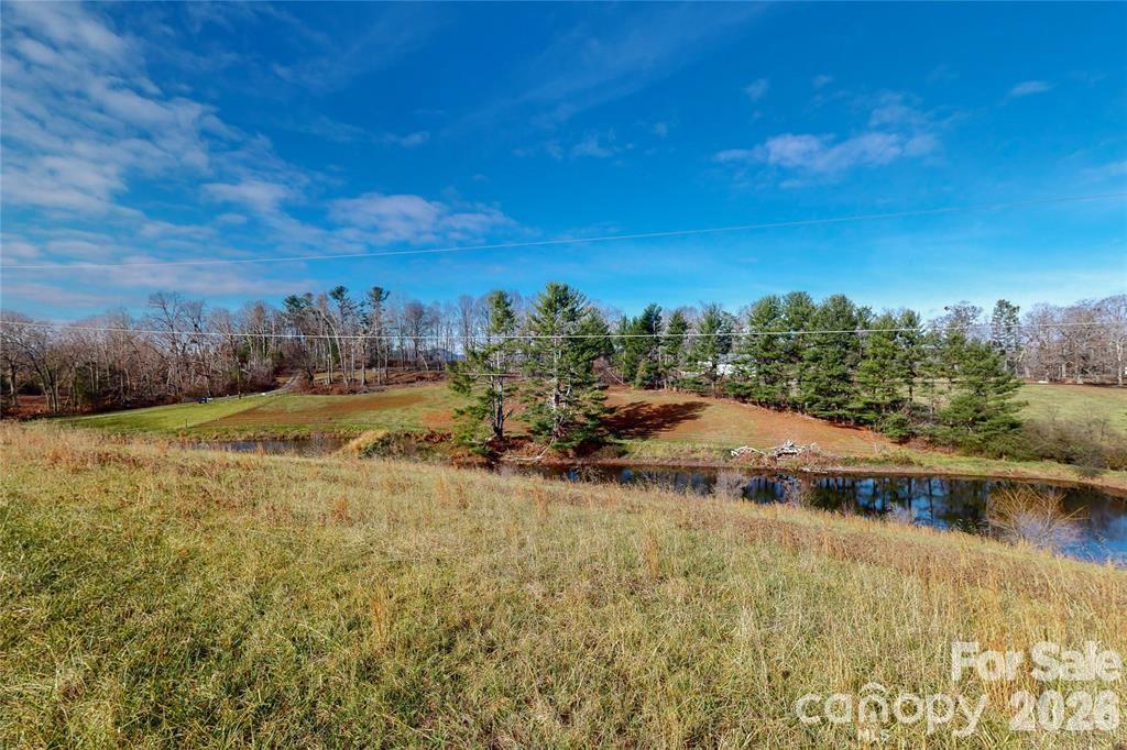 598 Miles View Road — Mills River