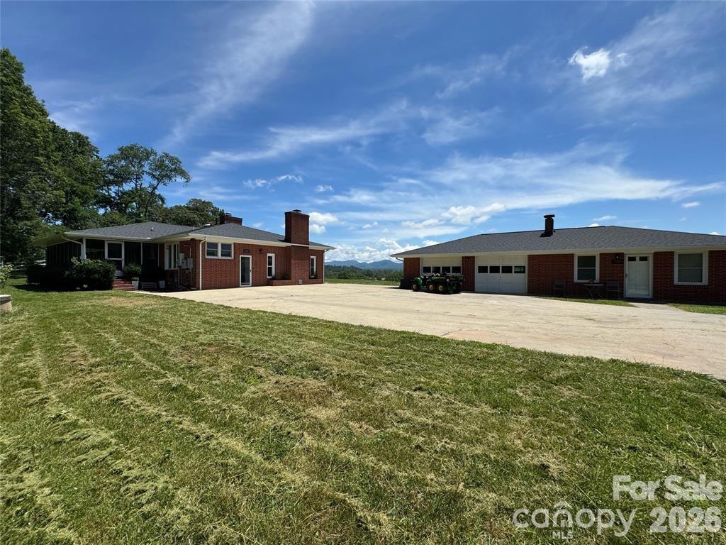 598 Miles View Road — Mills River