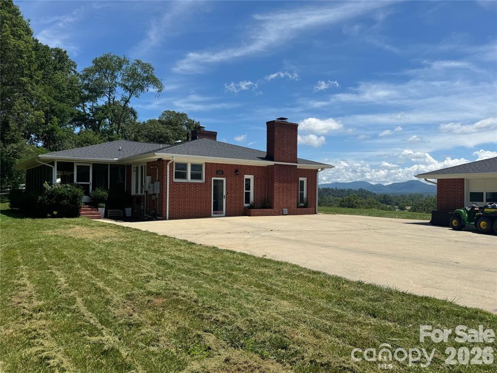 598 Miles View Road — Mills River