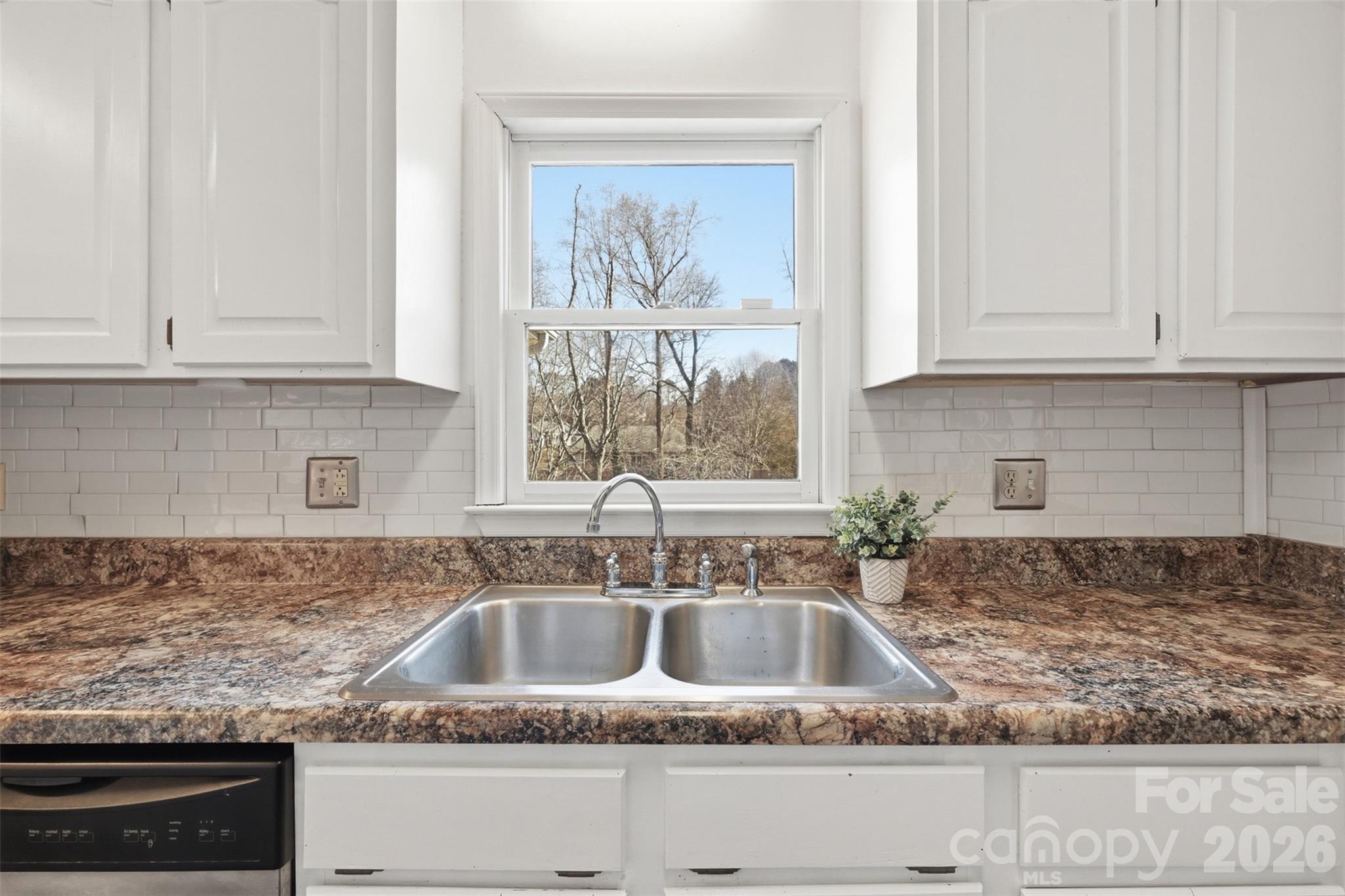 5969 Gold Creek Estate Drive — Hickory