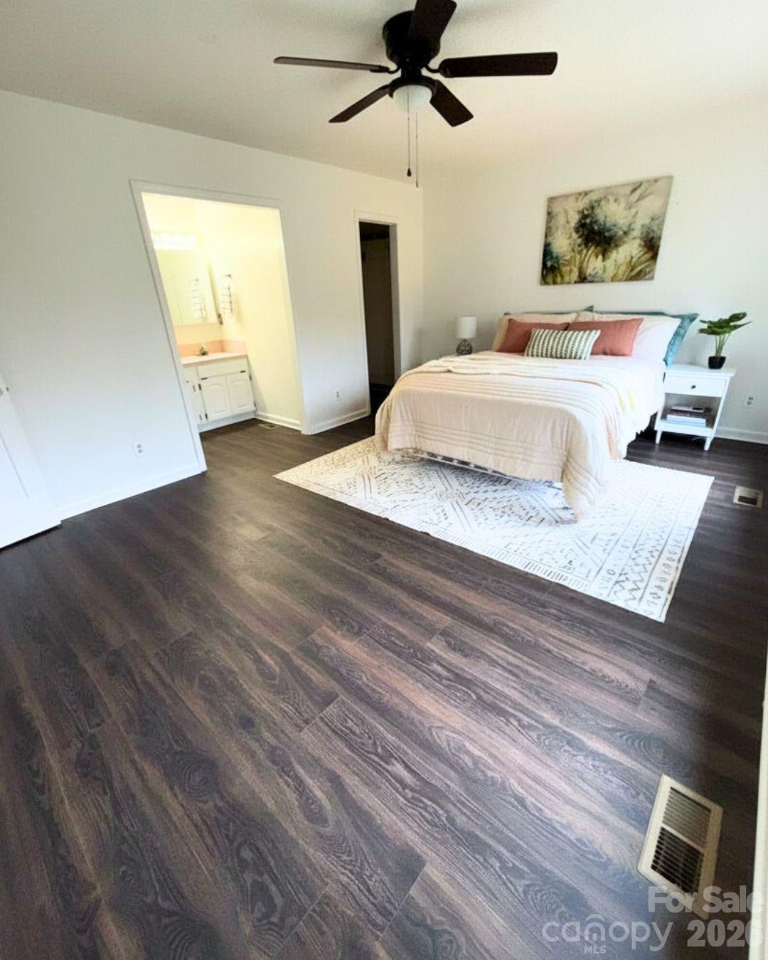 5969 Gold Creek Estate Drive — Hickory