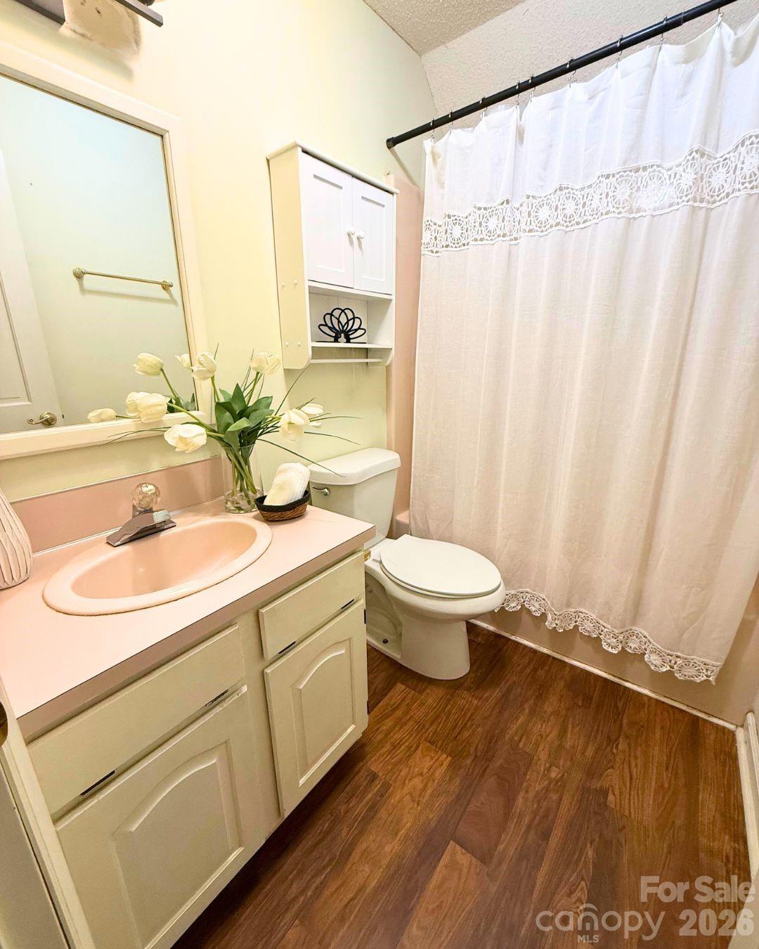 5969 Gold Creek Estate Drive — Hickory