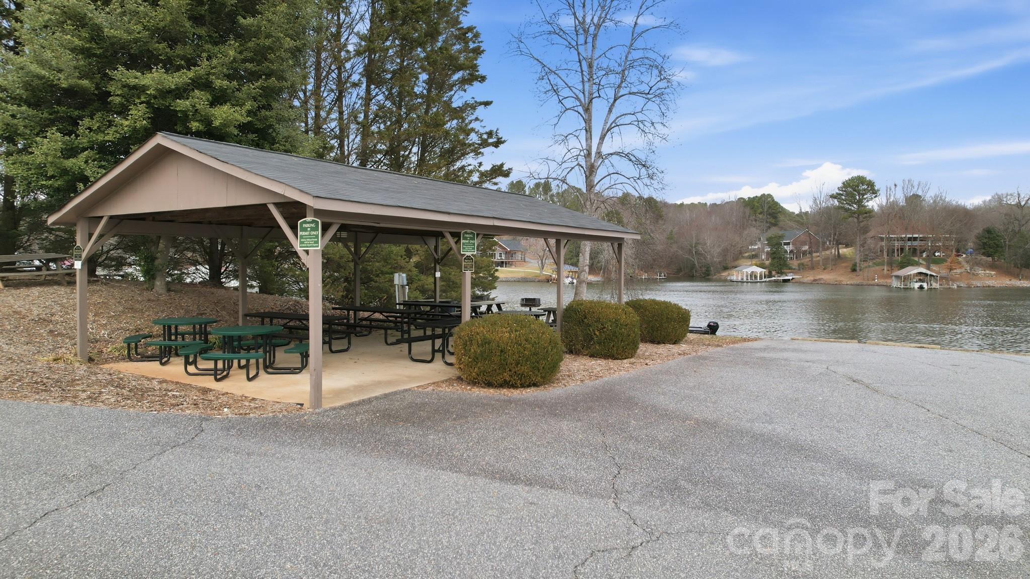 5969 Gold Creek Estate Drive — Hickory