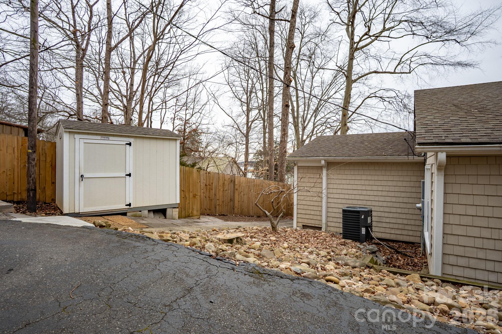 208 Island View Road — Mount Holly