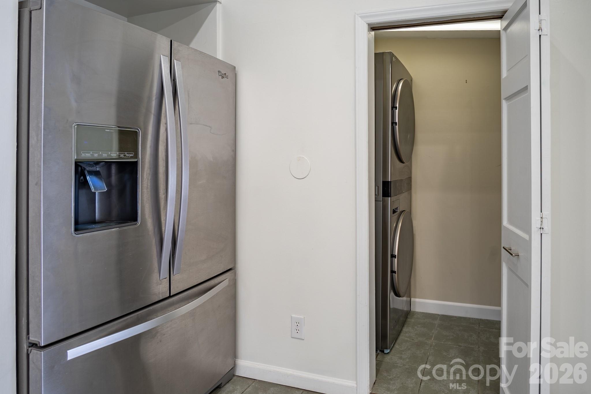 208 Island View Road — Mount Holly