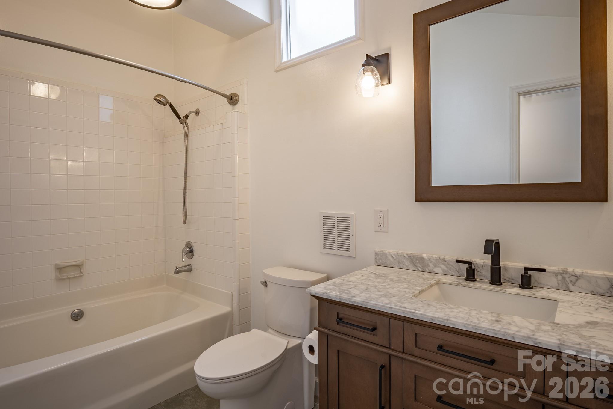 208 Island View Road — Mount Holly