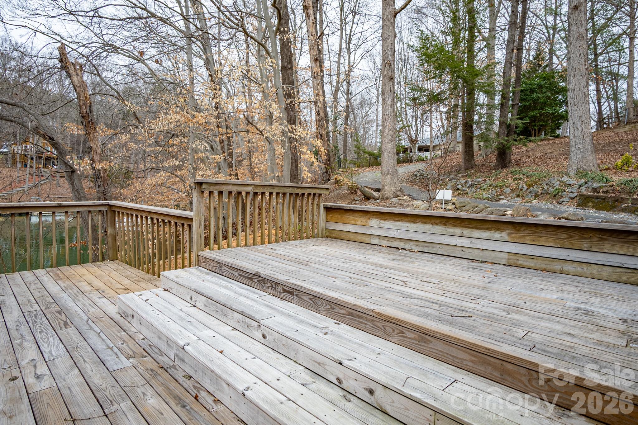 208 Island View Road — Mount Holly