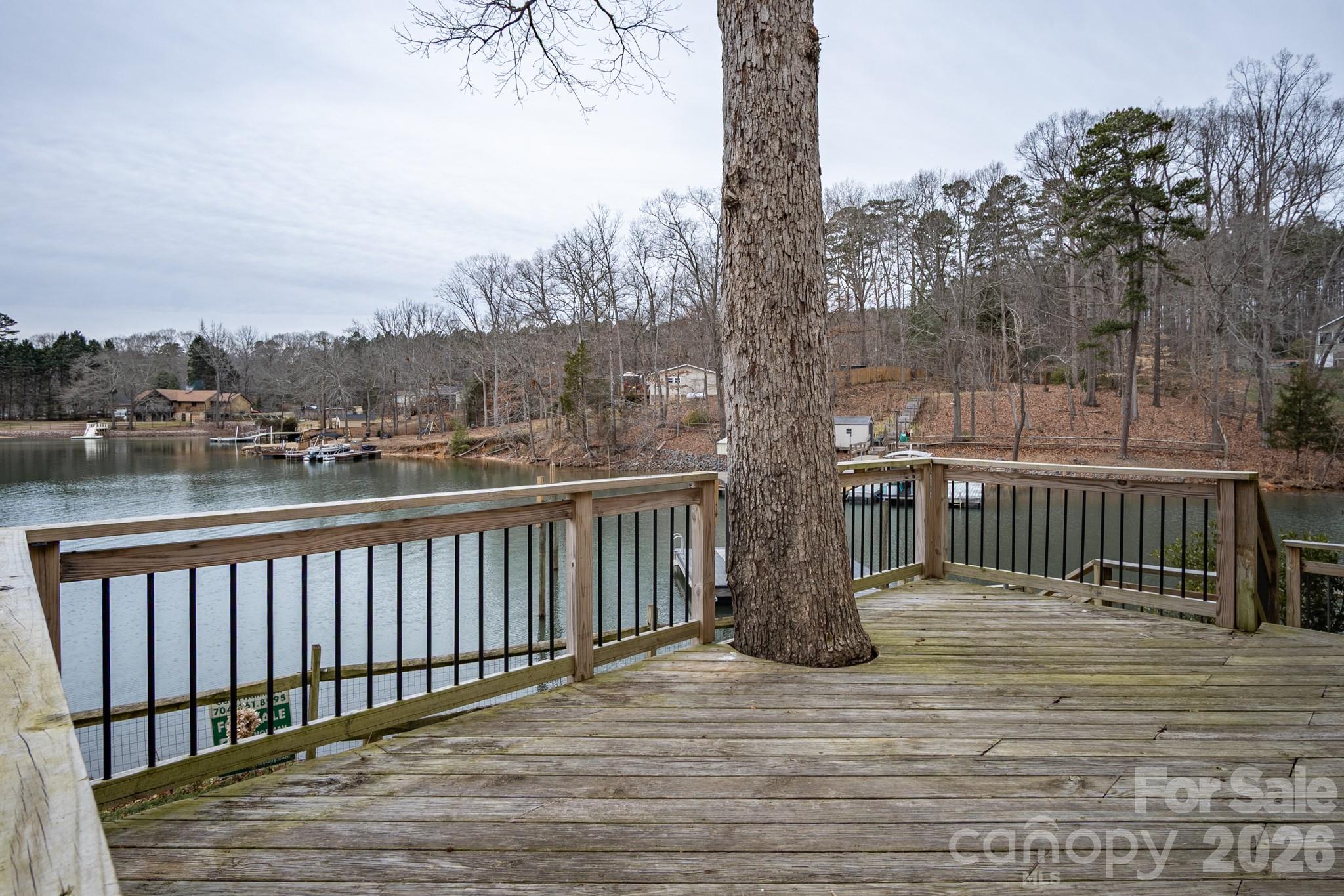 208 Island View Road — Mount Holly
