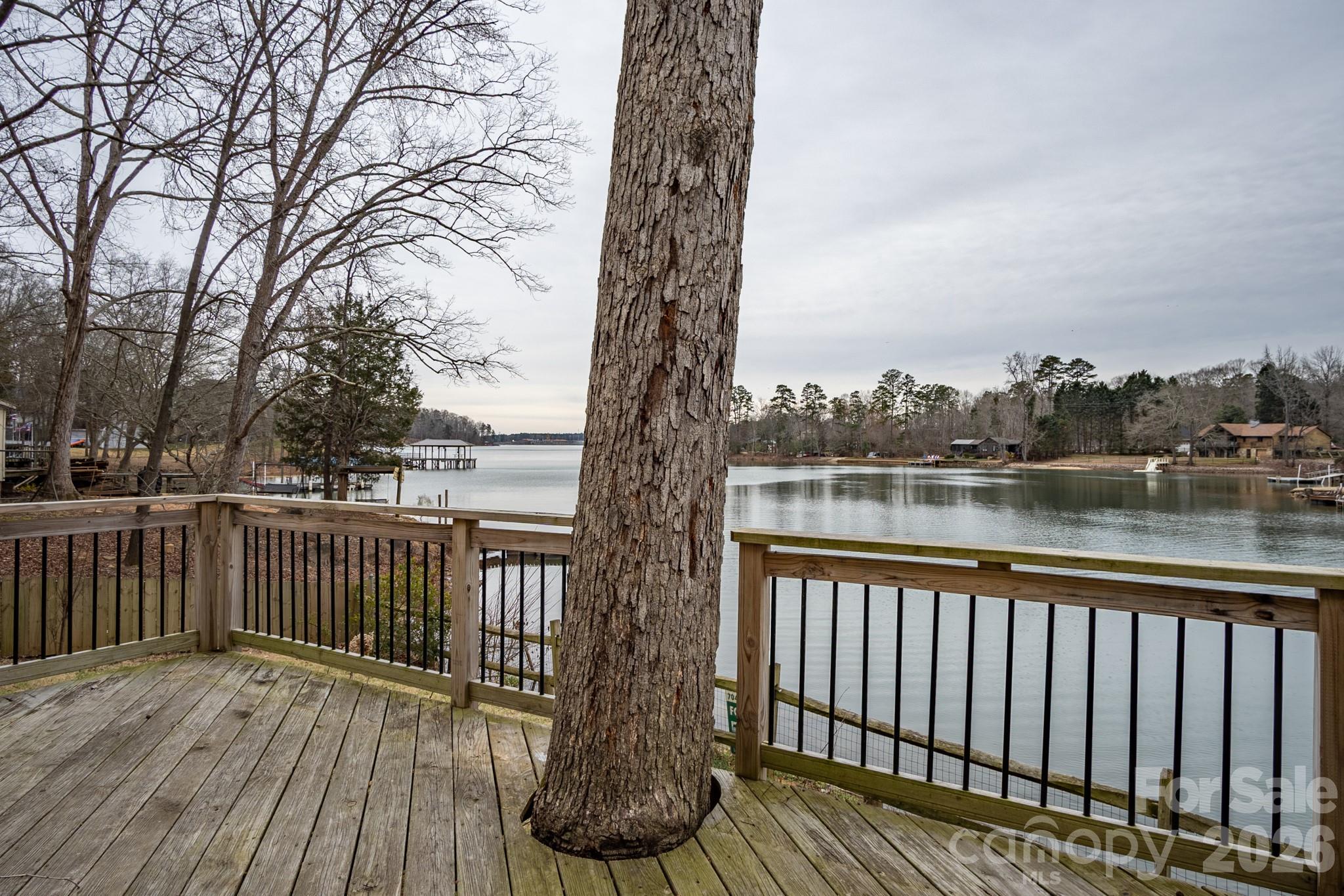 208 Island View Road — Mount Holly
