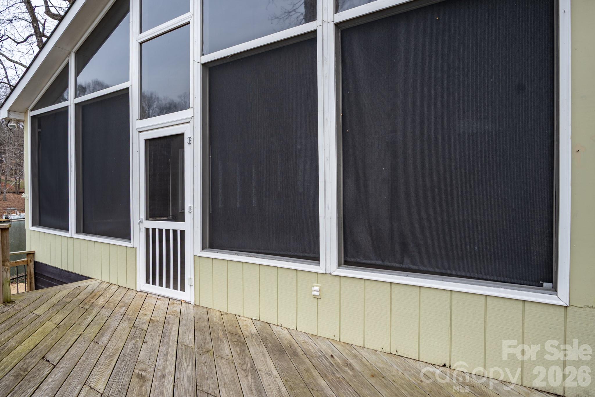 208 Island View Road — Mount Holly
