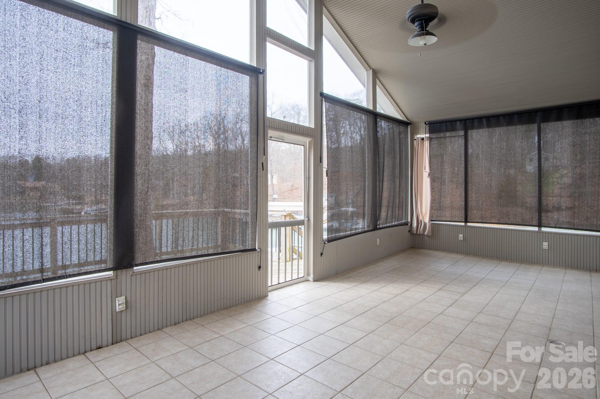 208 Island View Road — Mount Holly