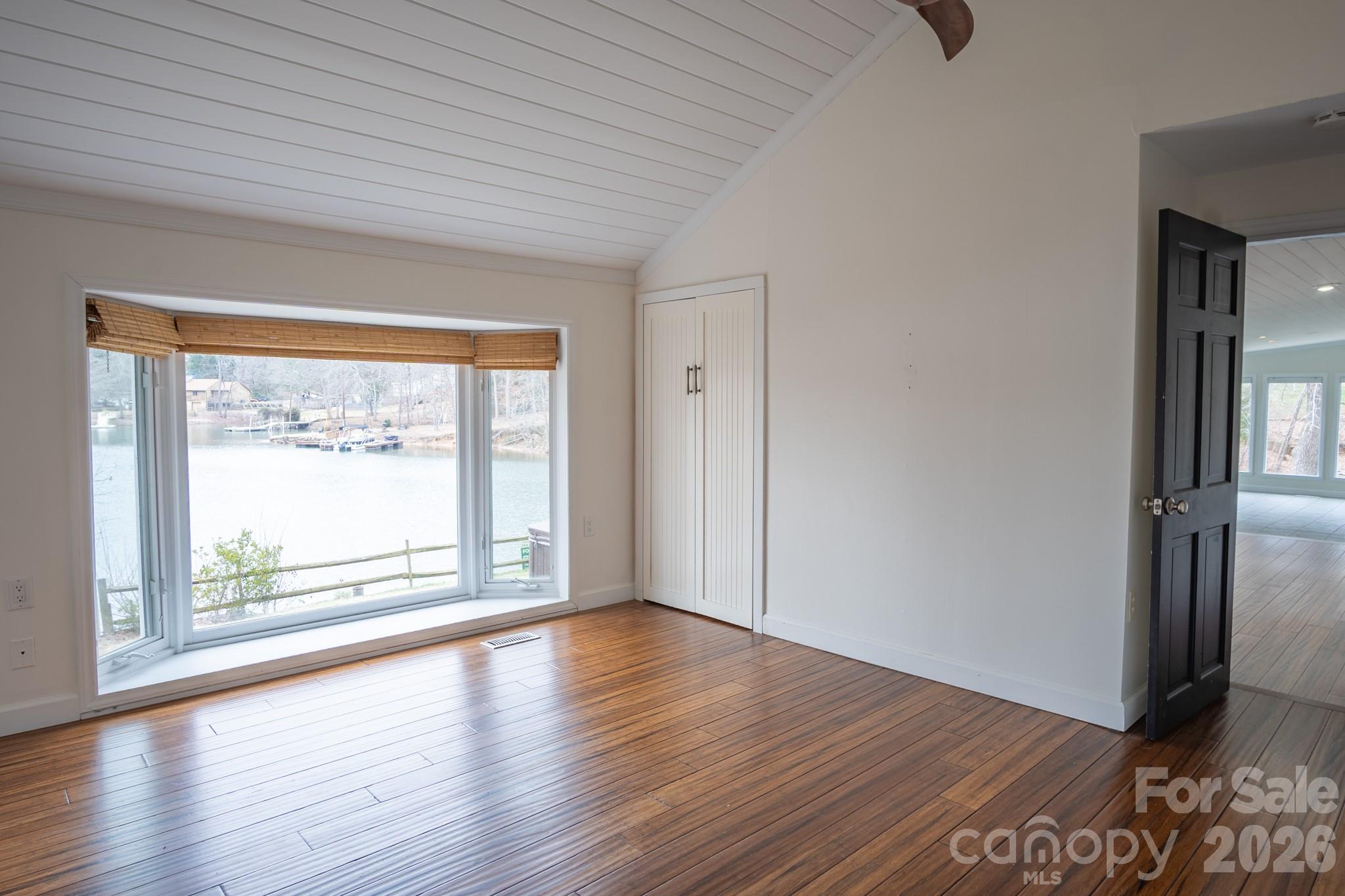 208 Island View Road — Mount Holly