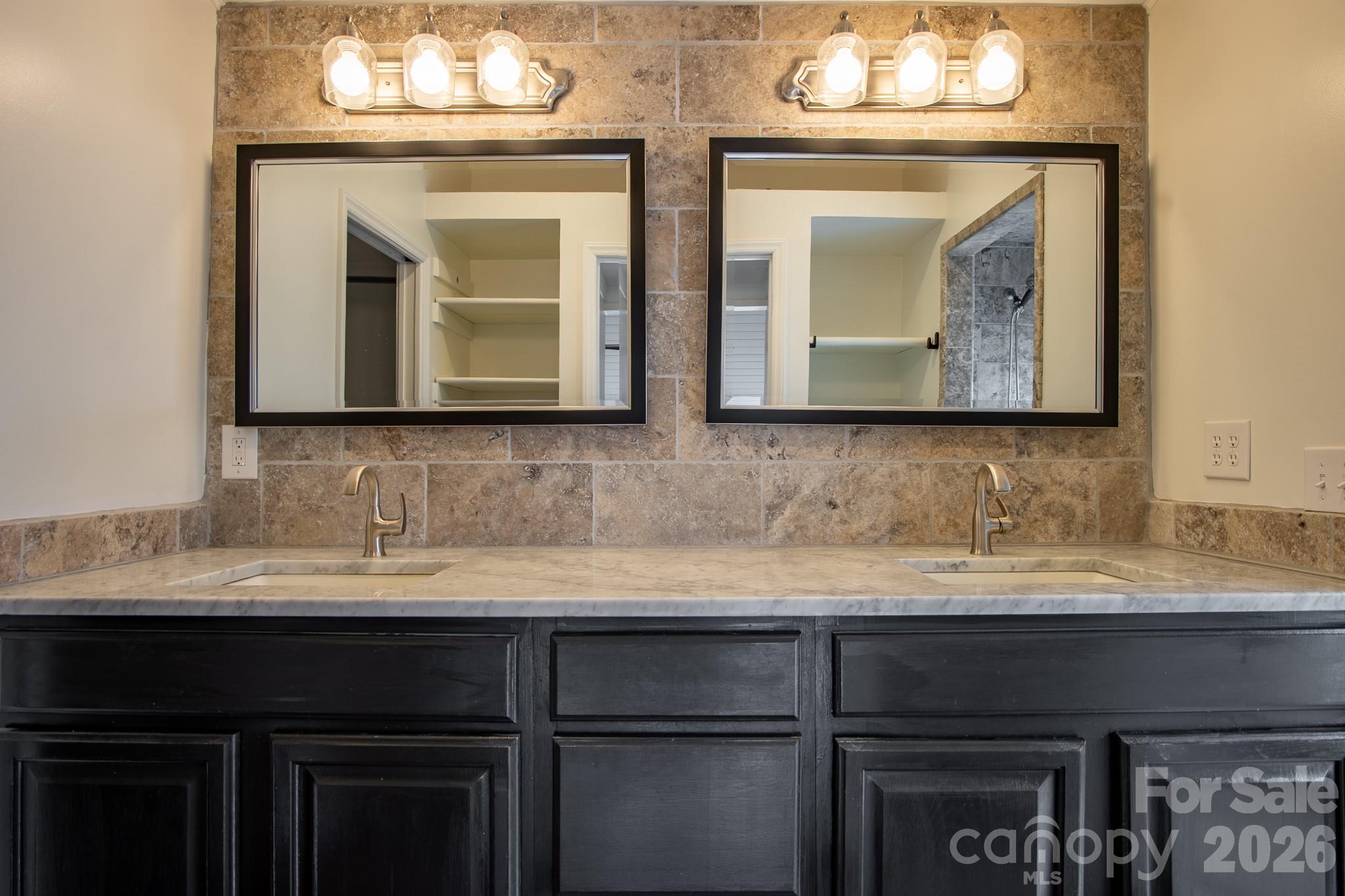 208 Island View Road — Mount Holly
