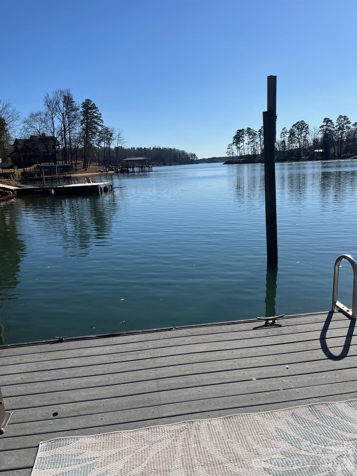 208 Island View Road — Mount Holly