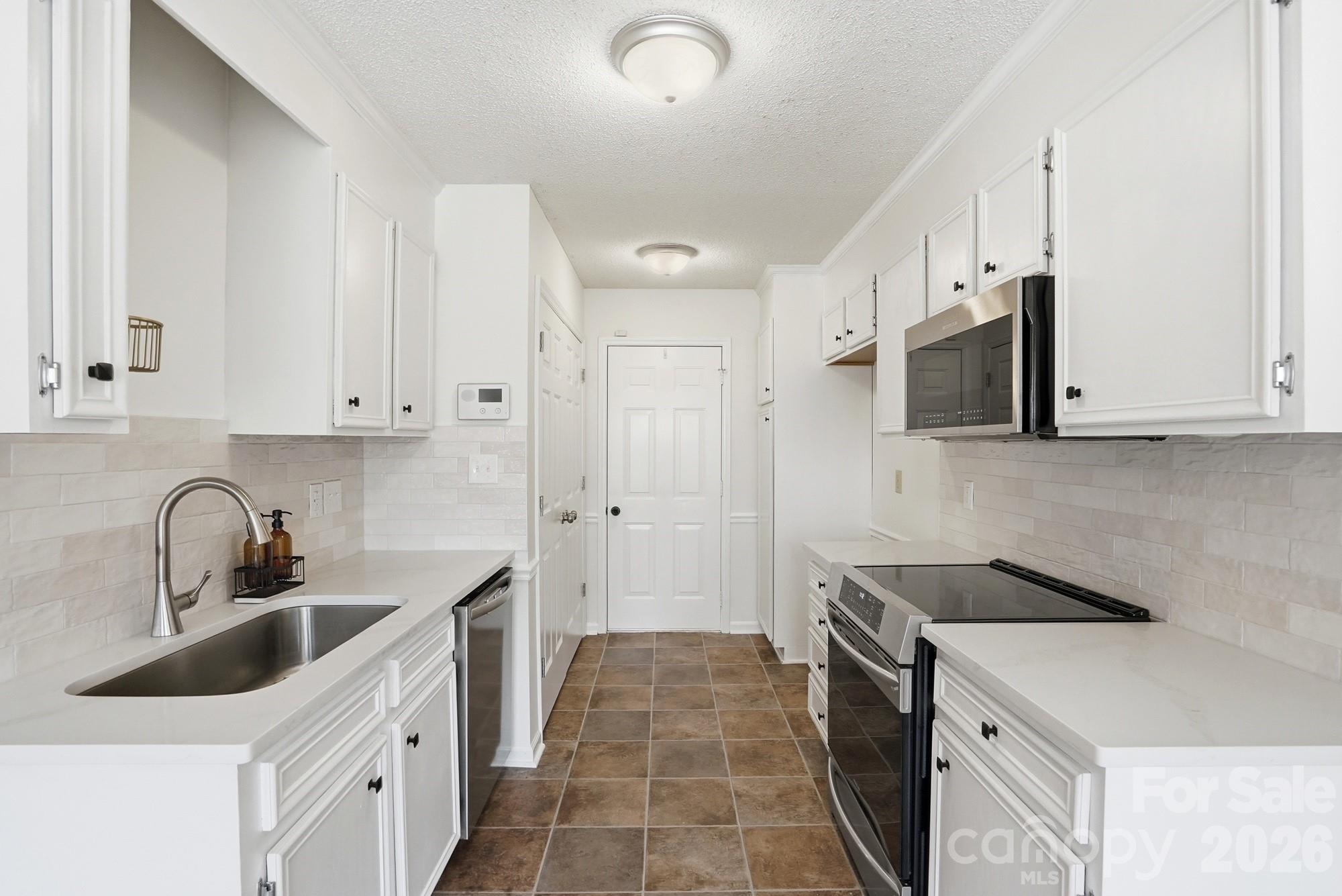 5908 Heathrow Court — Monroe