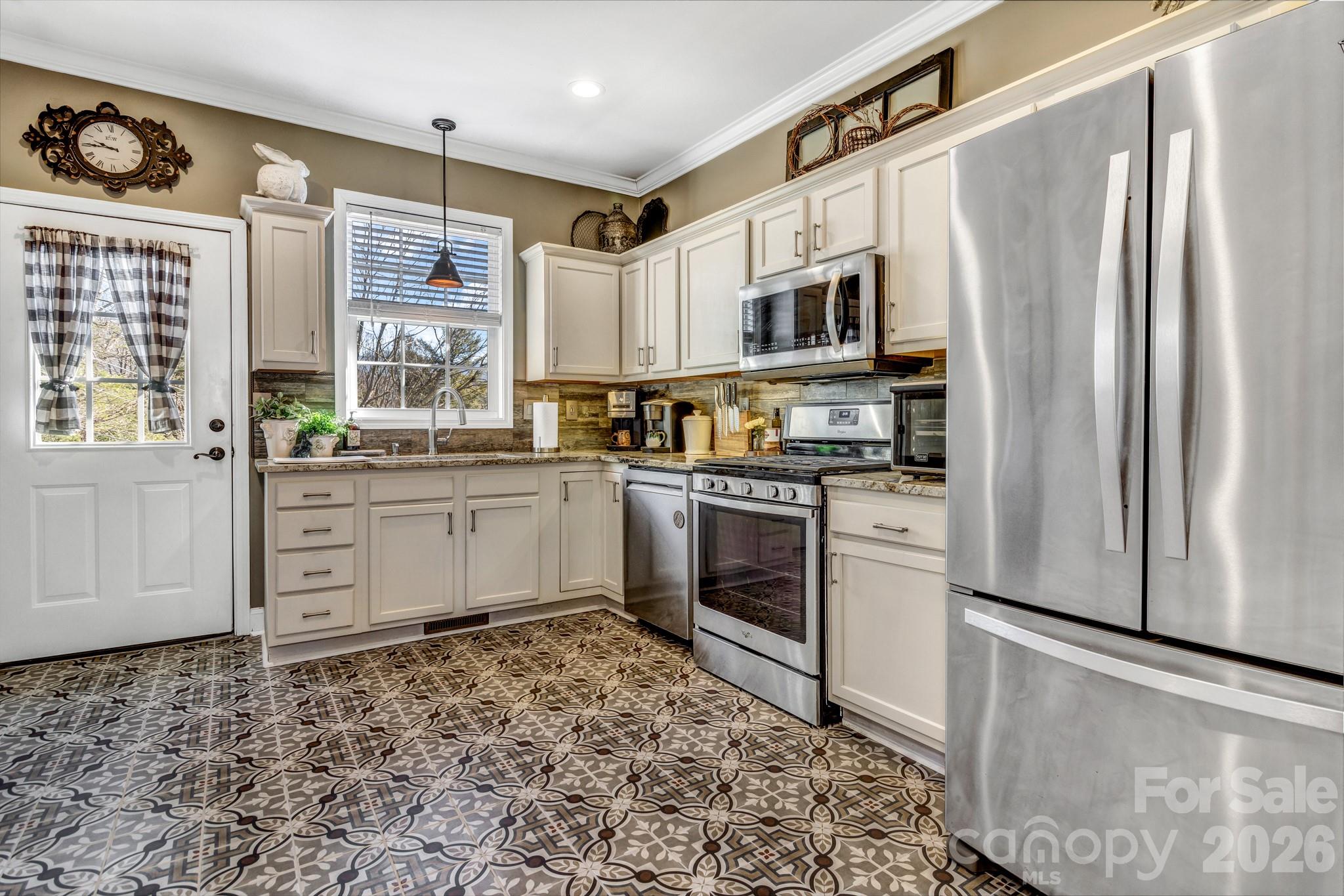 25 Union Chapel Road — Weaverville