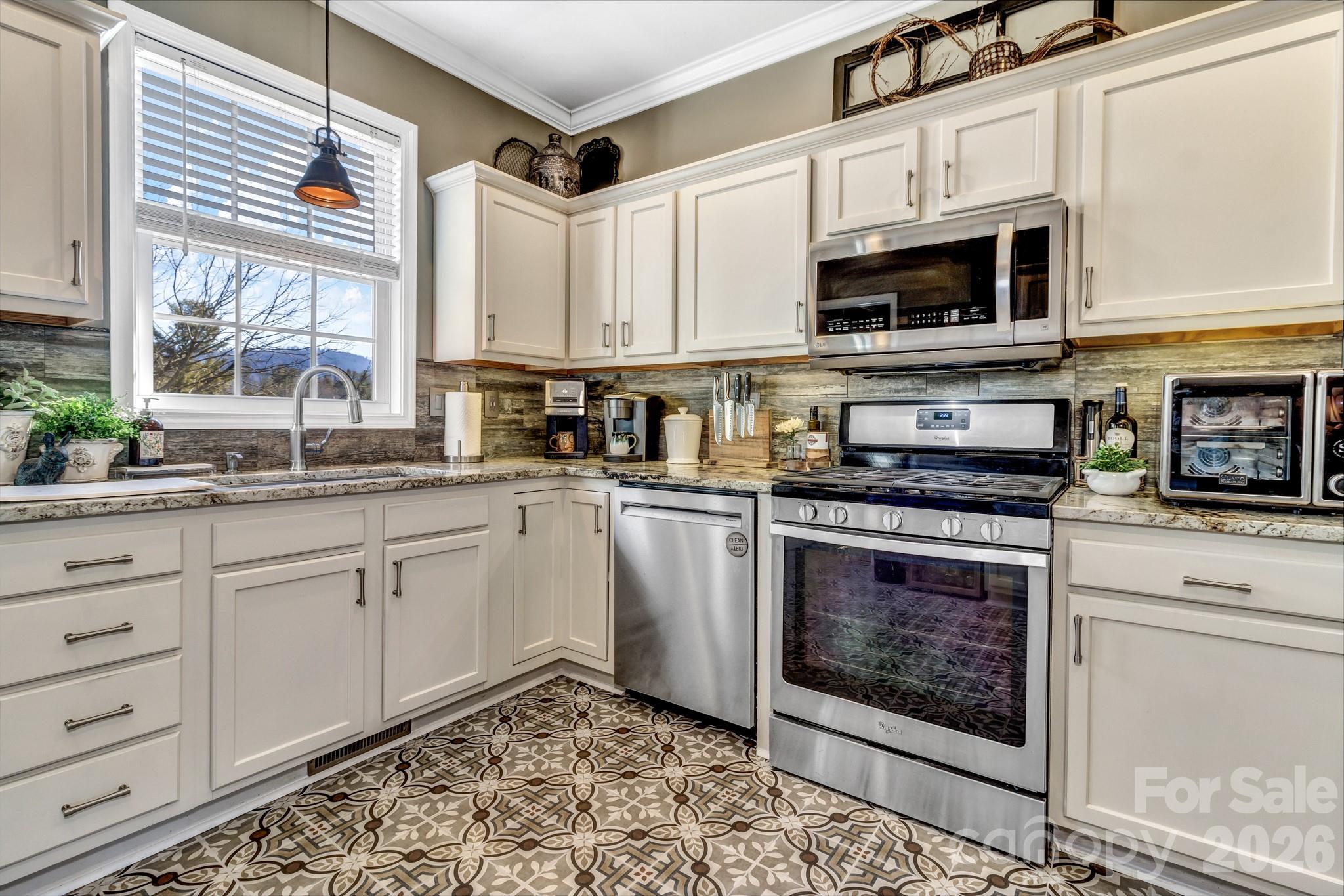 25 Union Chapel Road — Weaverville
